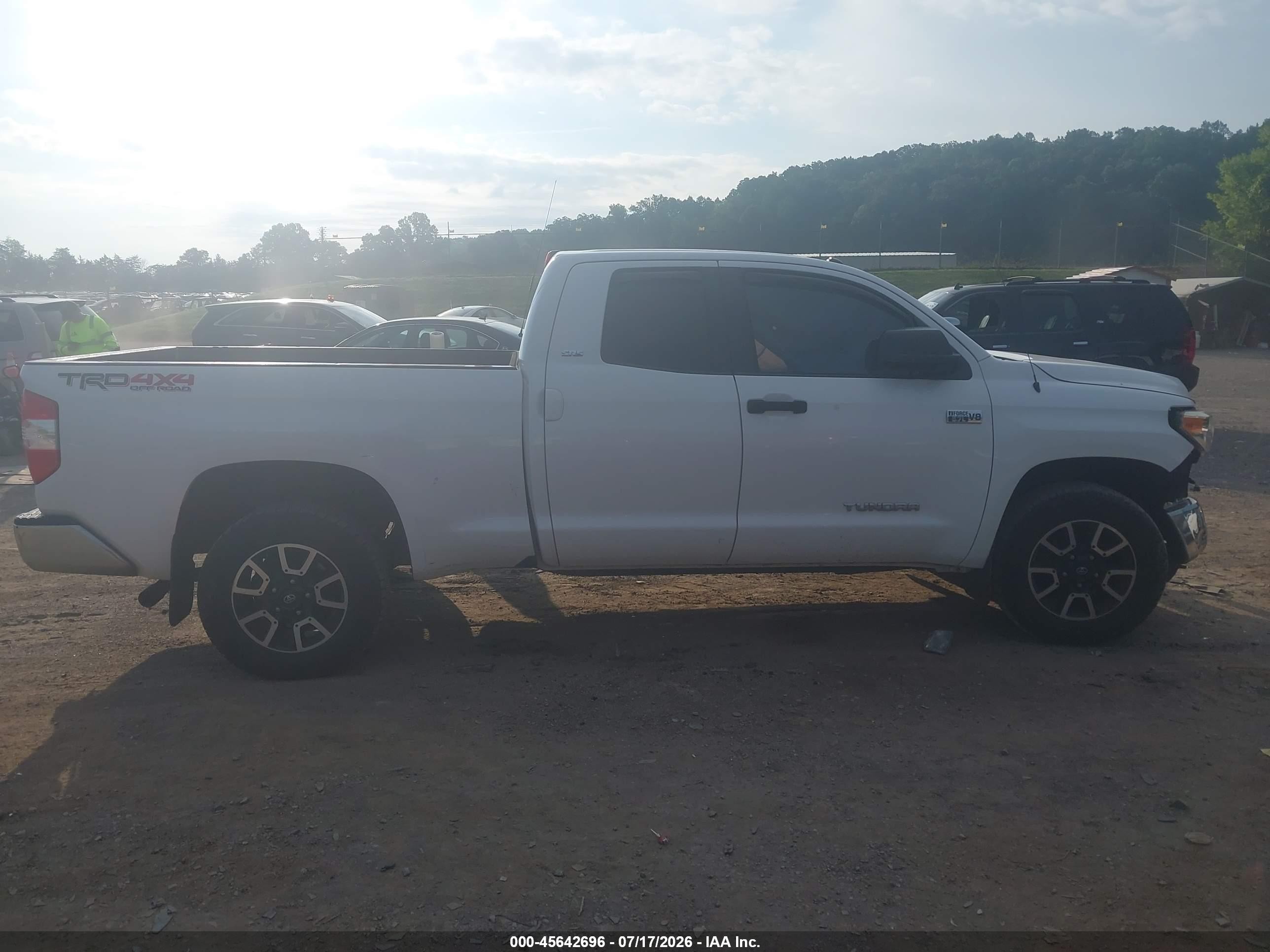 2015 Toyota Tundra Sr5 5.7l V8 White vin: 5TFUW5F14FX475664