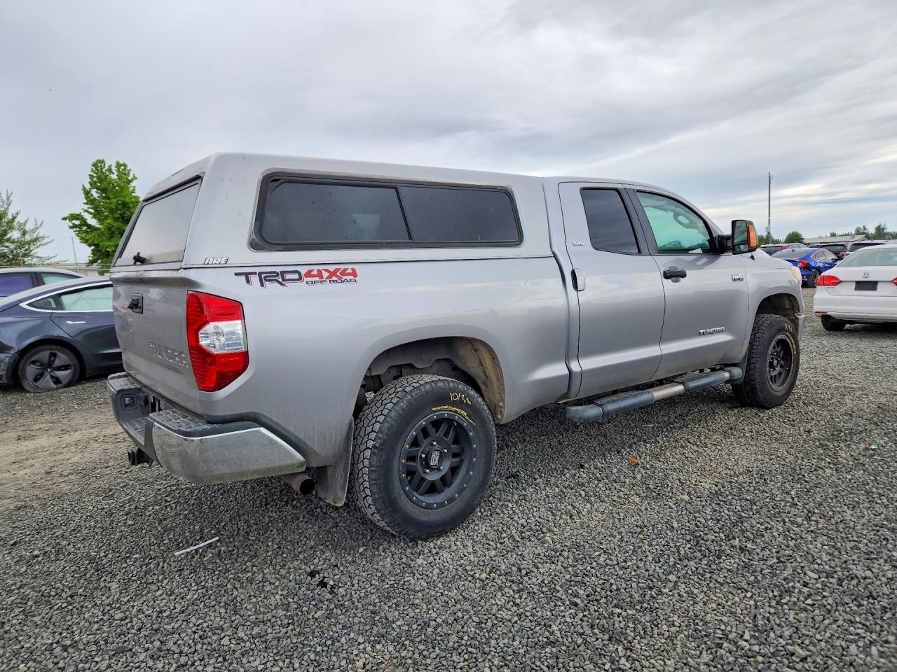 2015 Toyota Tundra Sr5 Серебряный vin: 5TFUW5F14FX487149