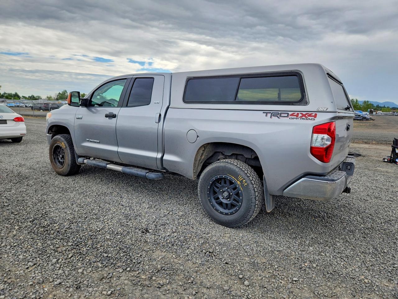 2015 Toyota Tundra Sr5 Серебряный vin: 5TFUW5F14FX487149