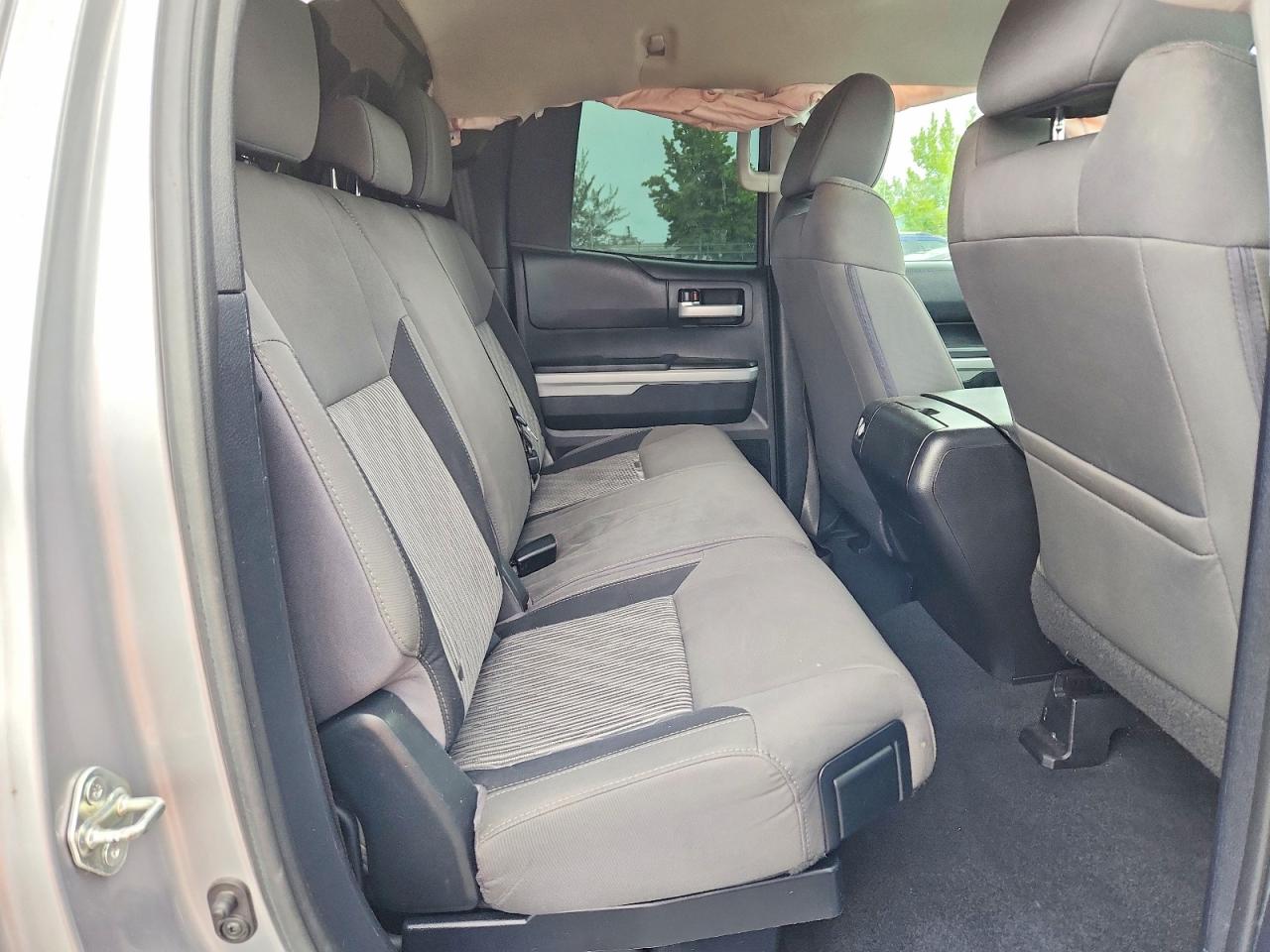 2015 Toyota Tundra Sr5 Серебряный vin: 5TFUW5F14FX487149
