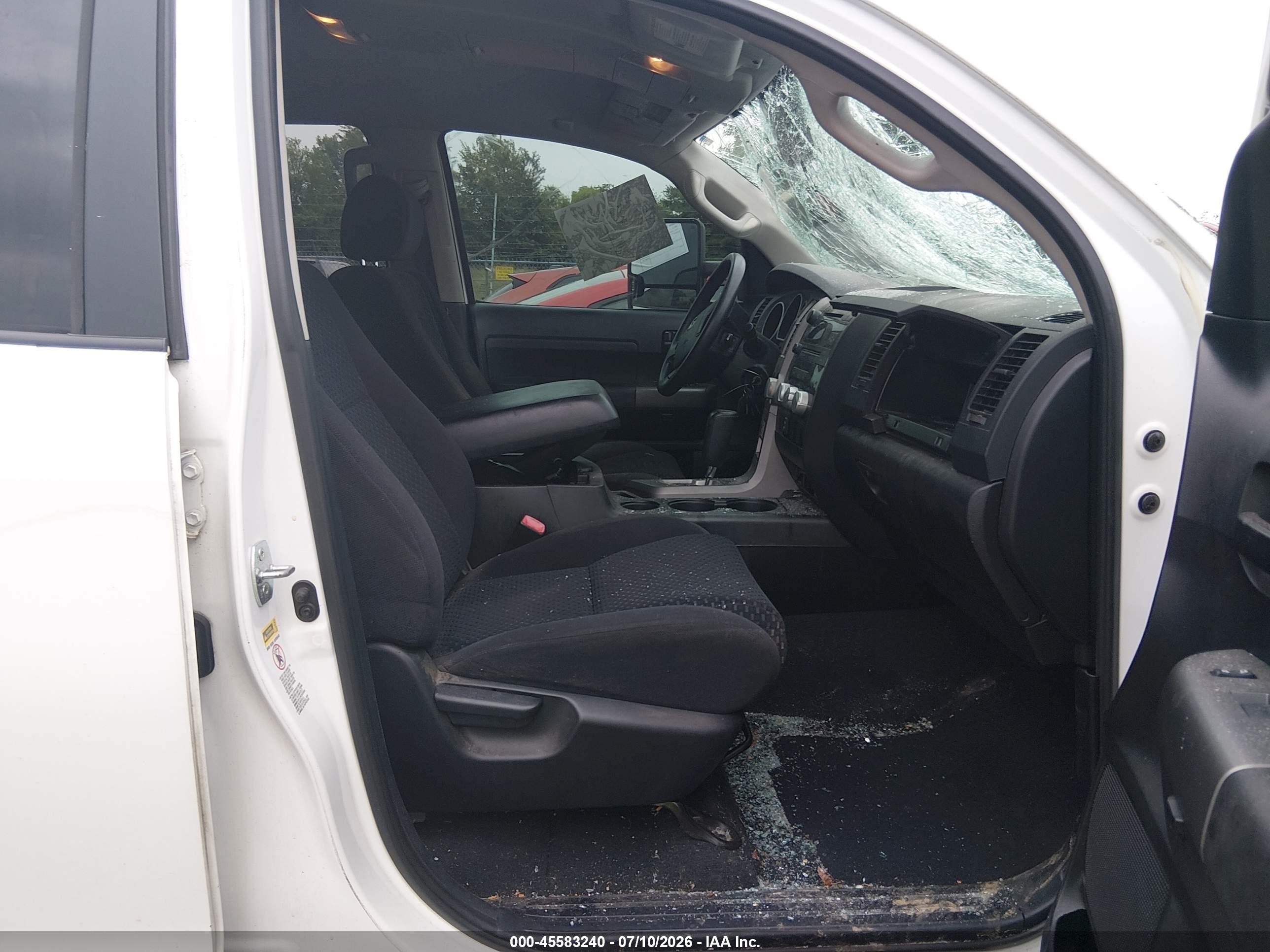 2011 Toyota Tundra Grade 5.7l V8 White vin: 5TFUW5F15BX190076