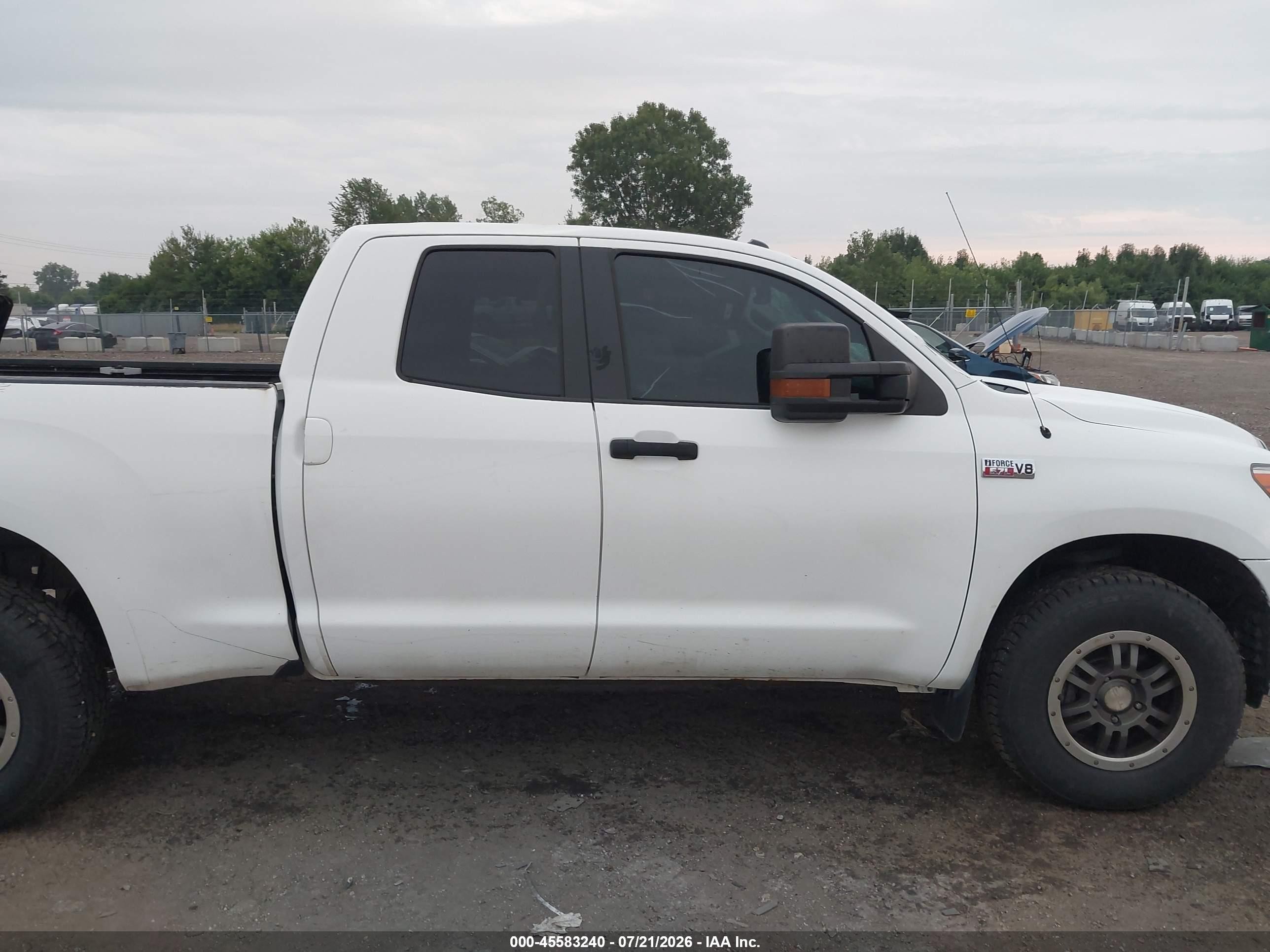 2011 Toyota Tundra Grade 5.7l V8 White vin: 5TFUW5F15BX190076