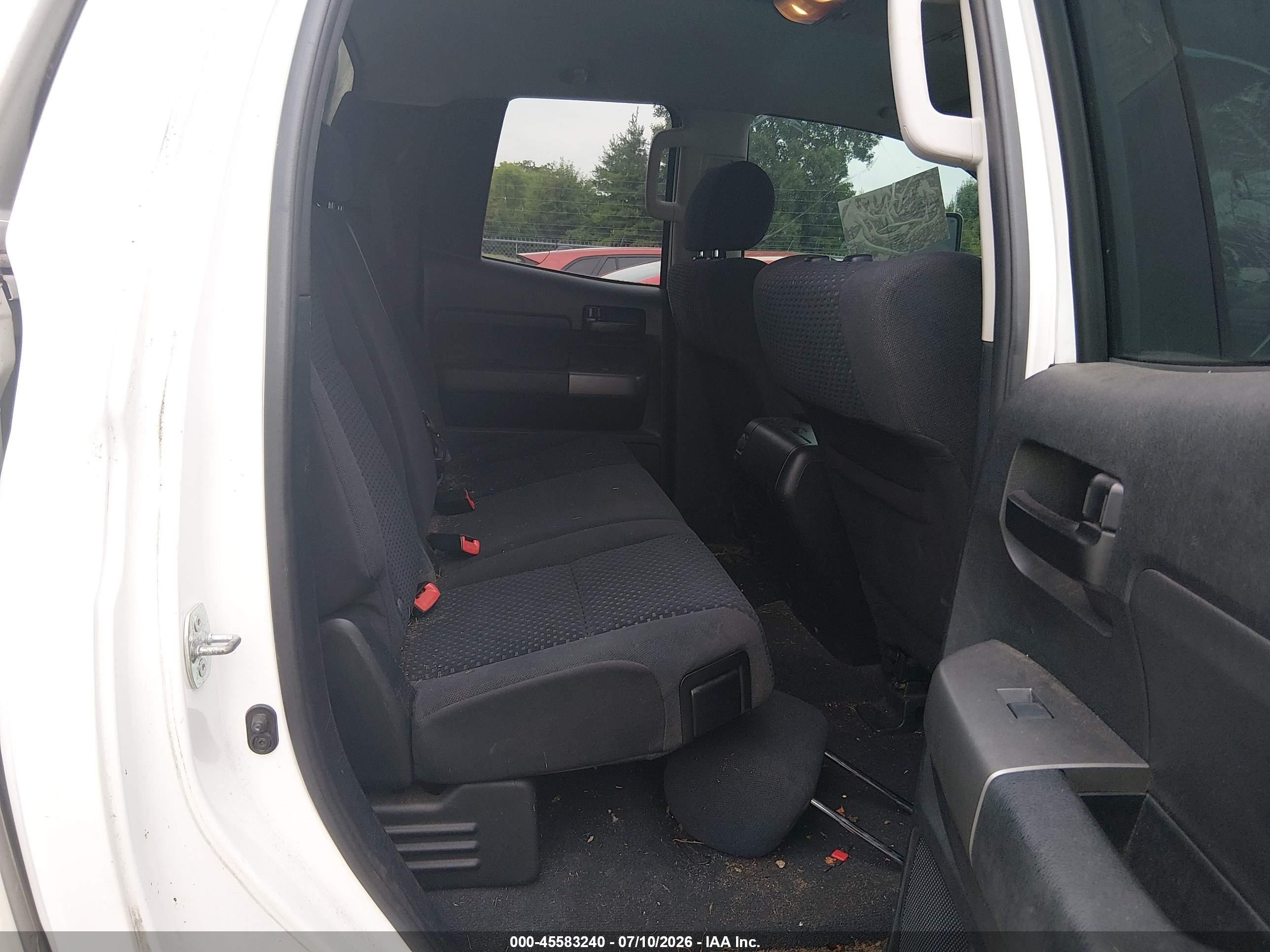 2011 Toyota Tundra Grade 5.7l V8 White vin: 5TFUW5F15BX190076