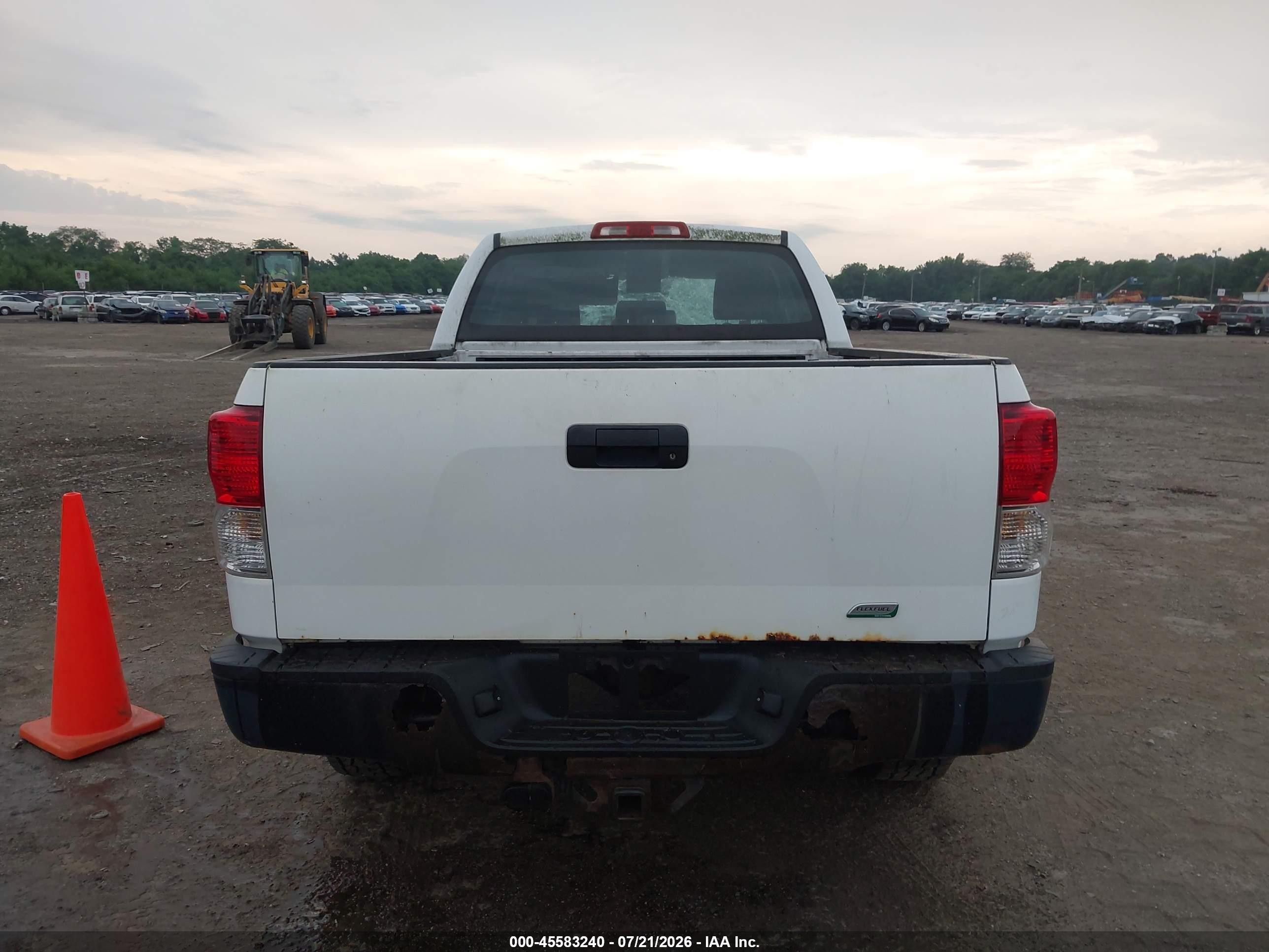2011 Toyota Tundra Grade 5.7l V8 White vin: 5TFUW5F15BX190076