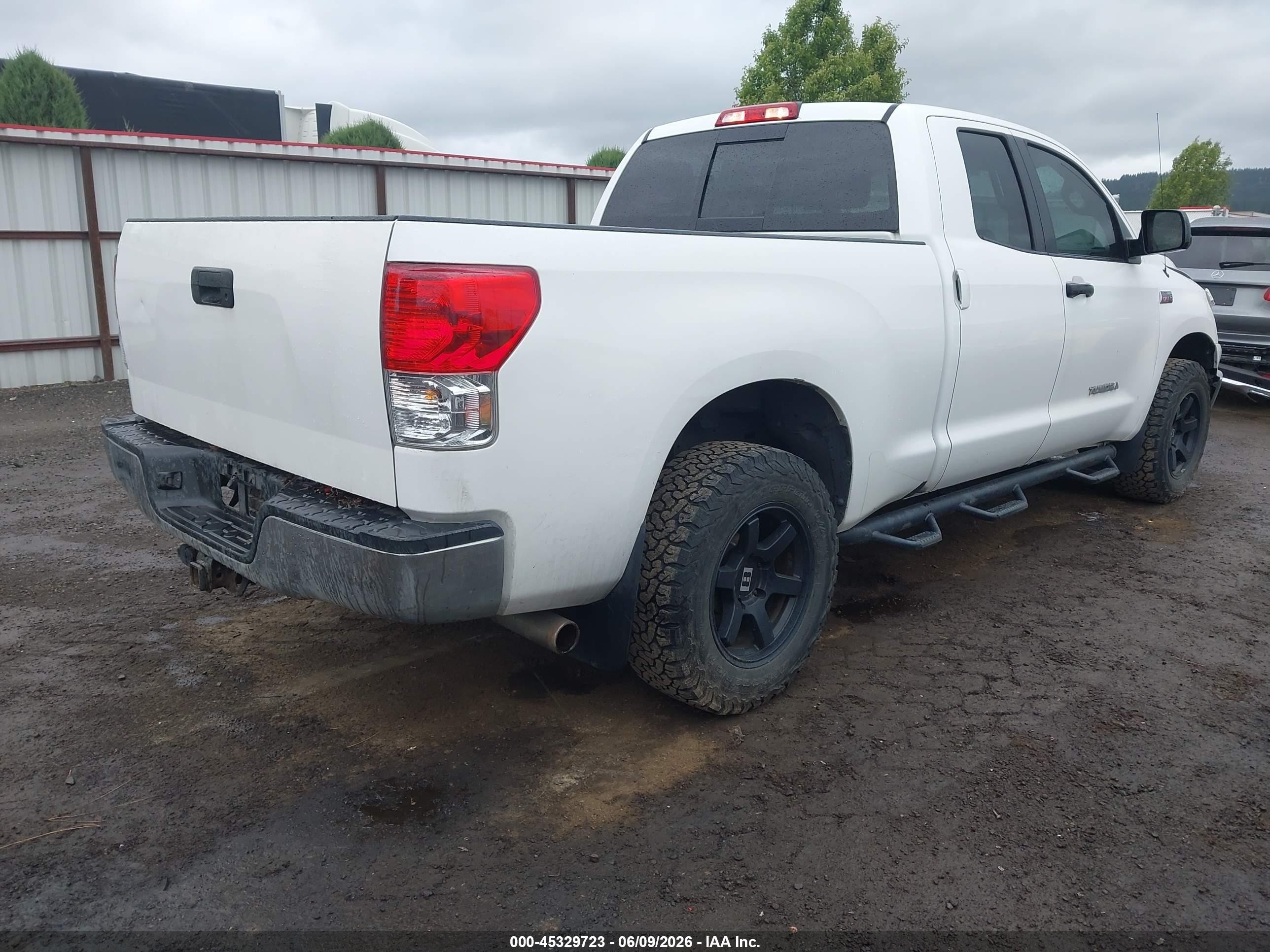 2013 Toyota Tundra Grade 5.7l V8 Белый vin: 5TFUW5F15DX285515