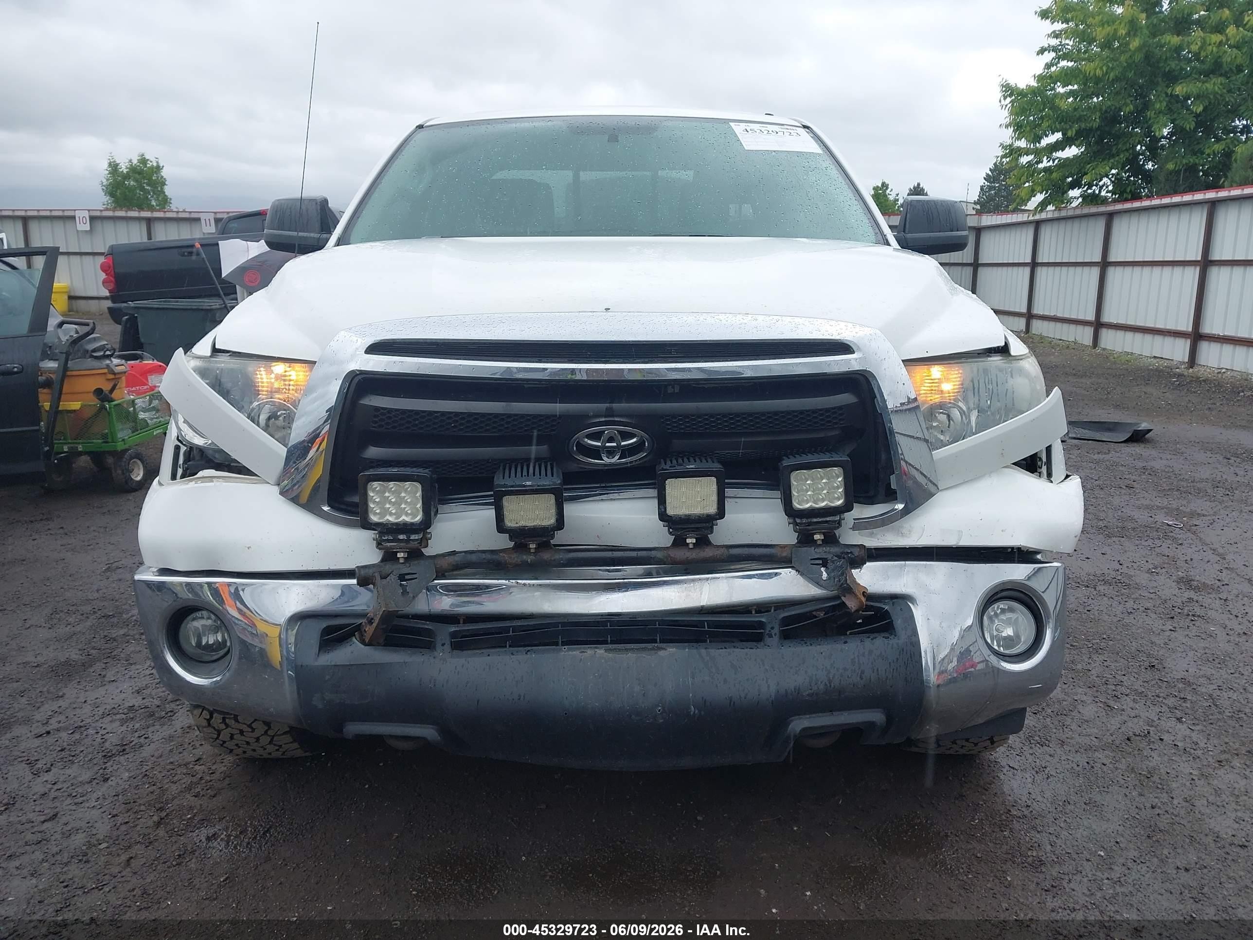 2013 Toyota Tundra Grade 5.7l V8 Белый vin: 5TFUW5F15DX285515