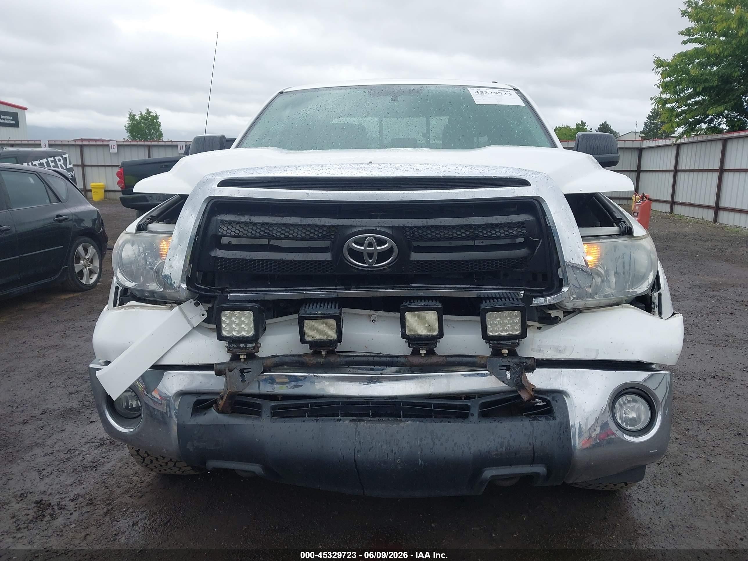 2013 Toyota Tundra Grade 5.7l V8 Белый vin: 5TFUW5F15DX285515