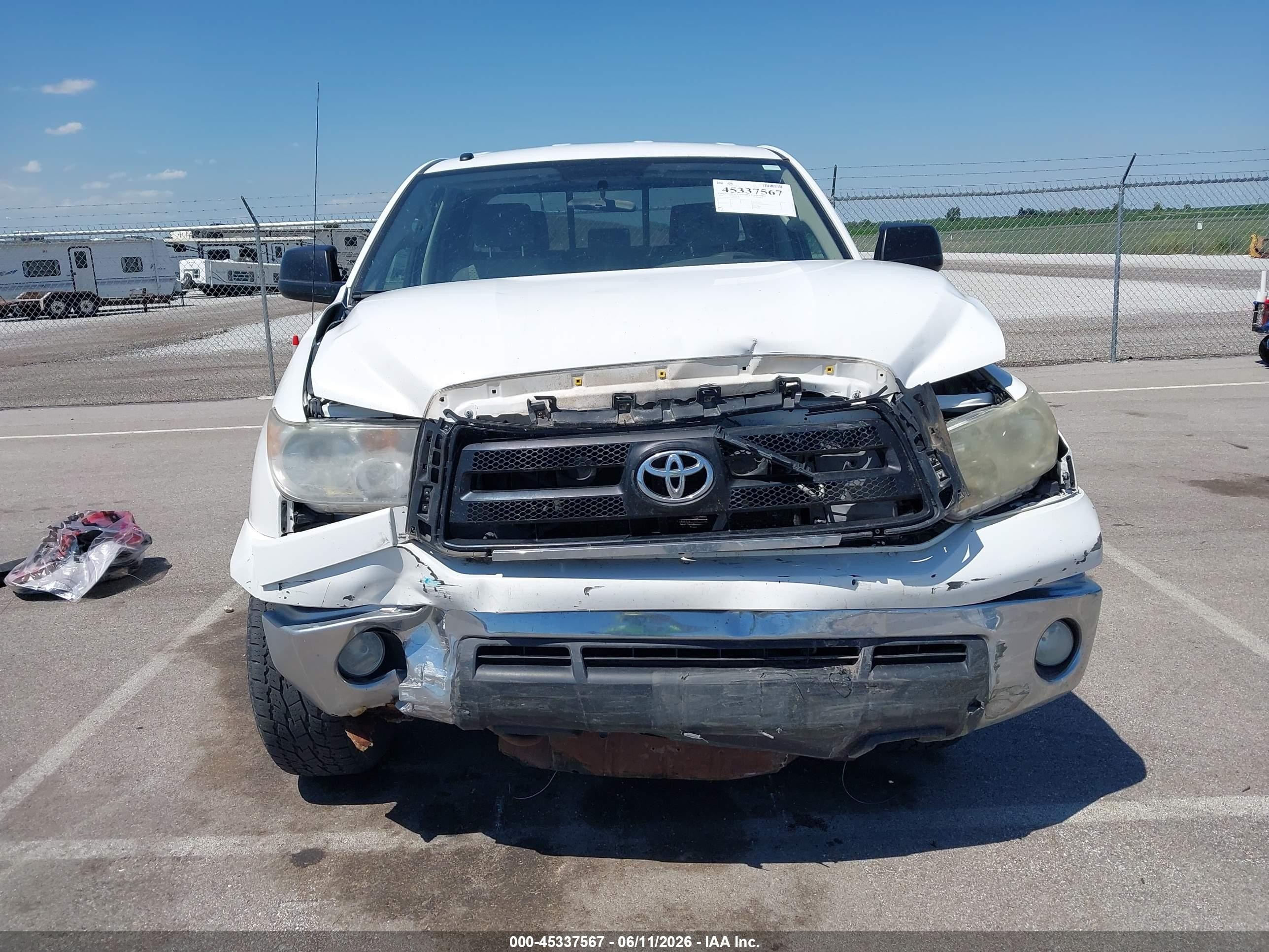 2010 Toyota Tundra Grade 5.7l V8 White vin: 5TFUW5F16AX142682