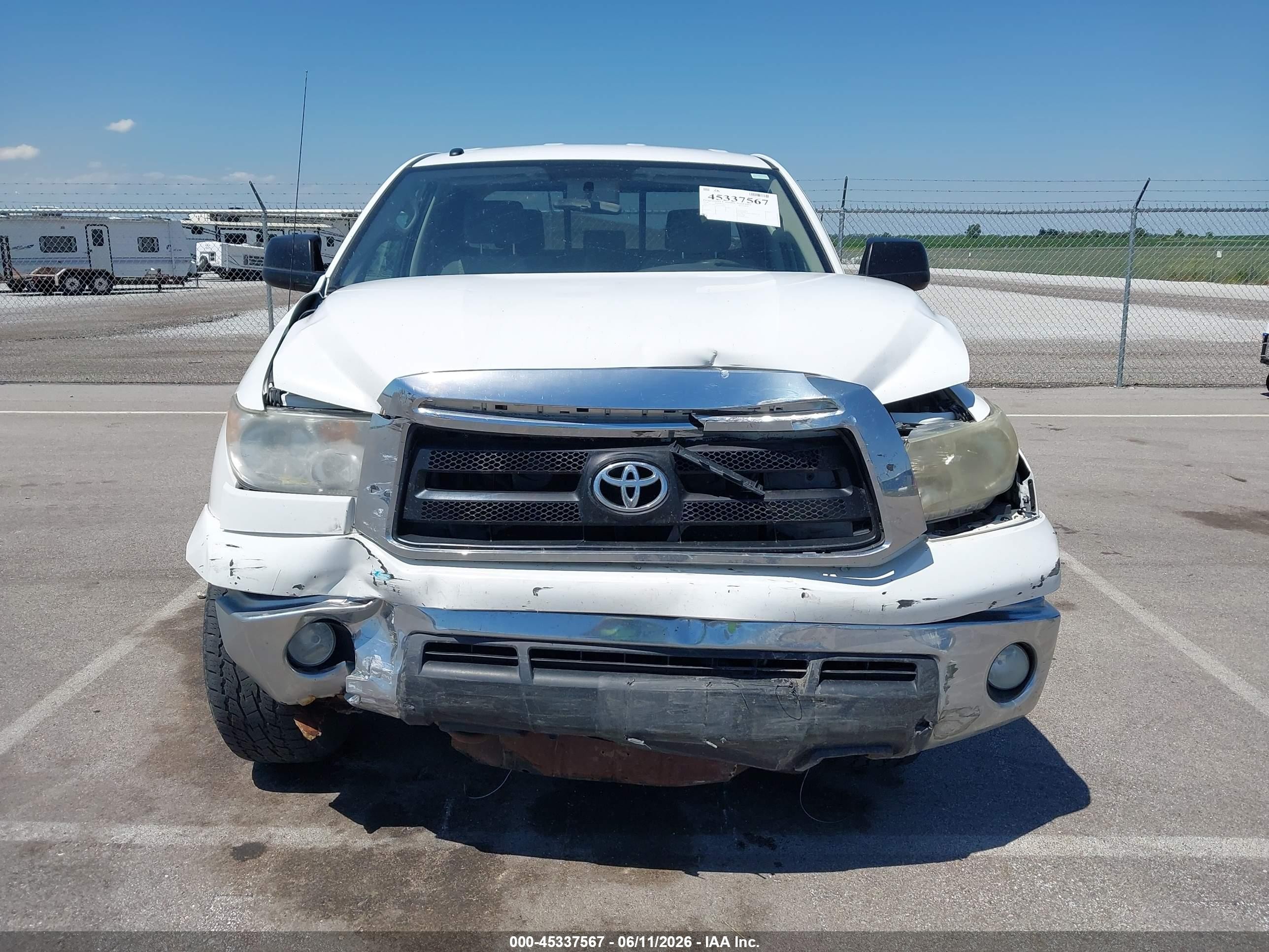 2010 Toyota Tundra Grade 5.7l V8 White vin: 5TFUW5F16AX142682