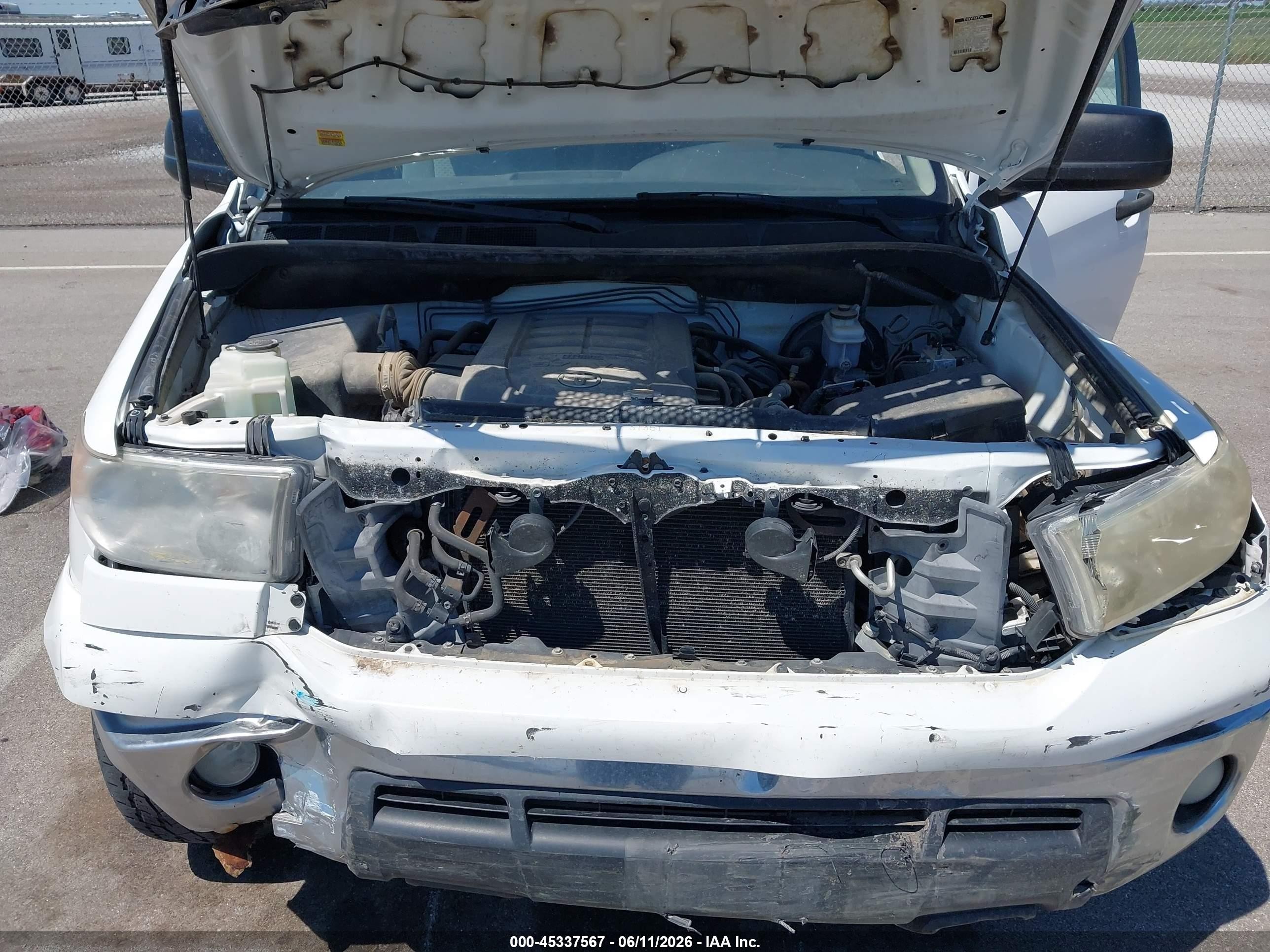 2010 Toyota Tundra Grade 5.7l V8 White vin: 5TFUW5F16AX142682