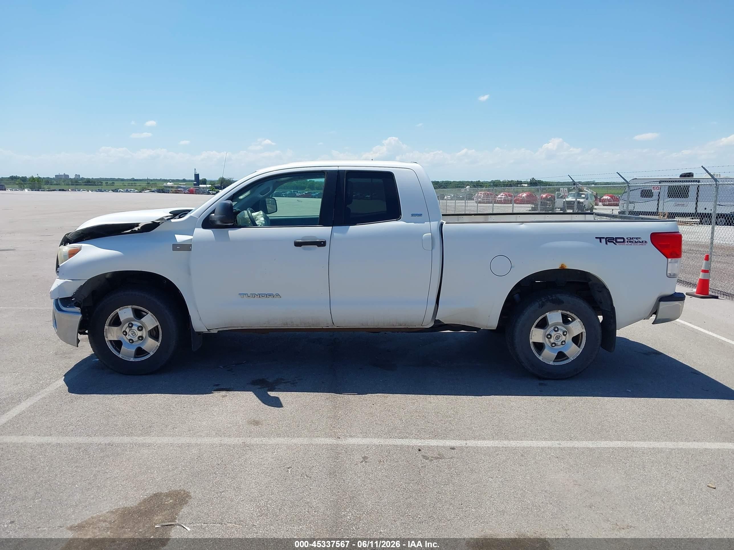 2010 Toyota Tundra Grade 5.7l V8 White vin: 5TFUW5F16AX142682
