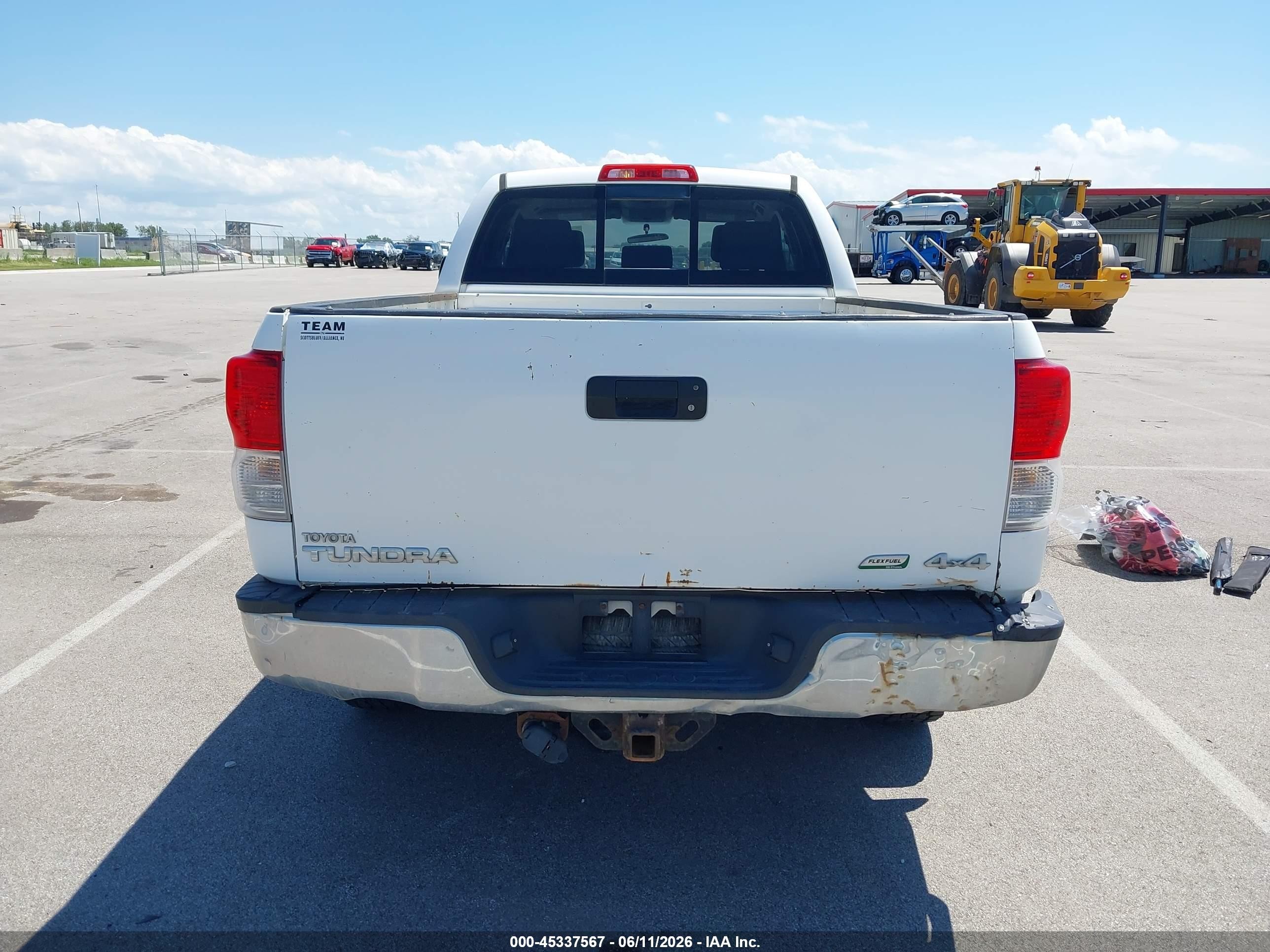 2010 Toyota Tundra Grade 5.7l V8 White vin: 5TFUW5F16AX142682