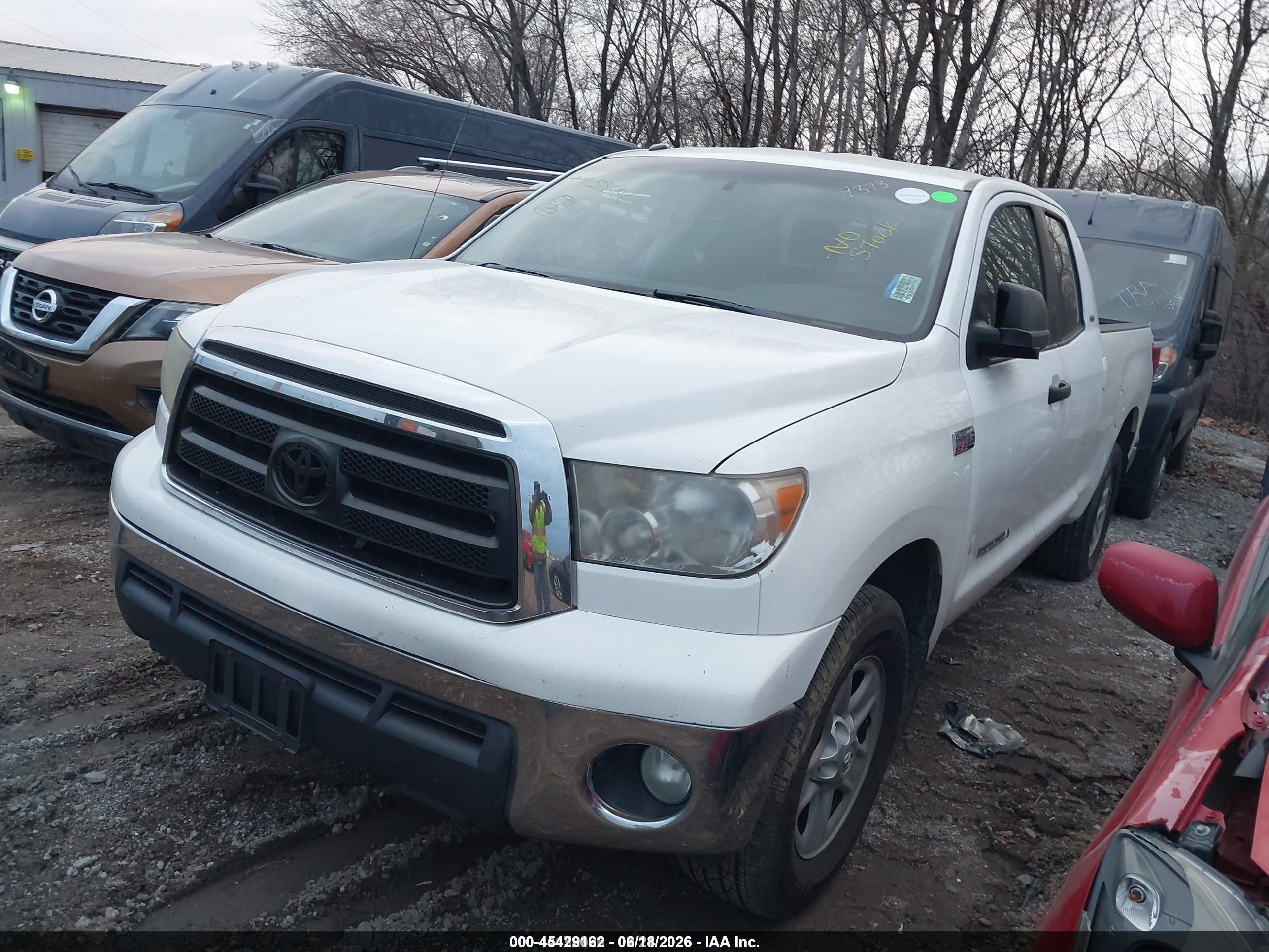 2011 Toyota Tundra Grade 5.7l V8 White vin: 5TFUW5F16BX189373