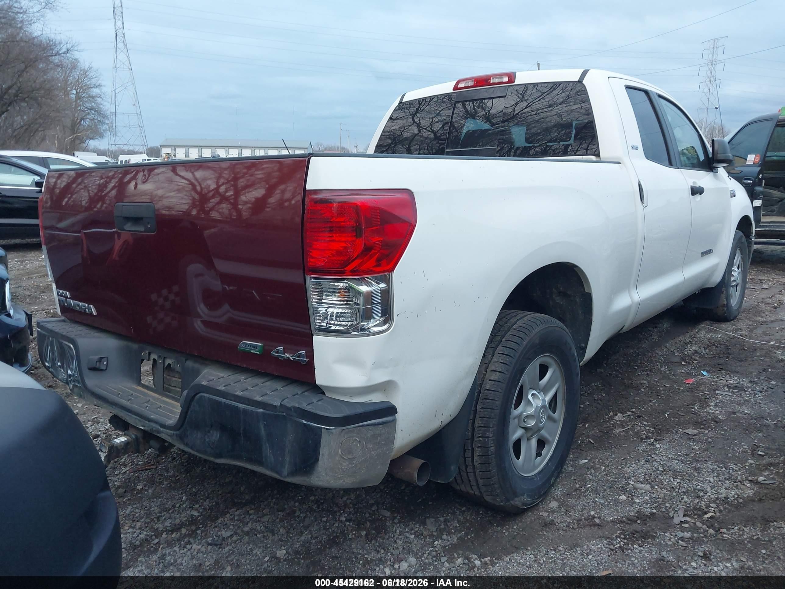 2011 Toyota Tundra Grade 5.7l V8 White vin: 5TFUW5F16BX189373