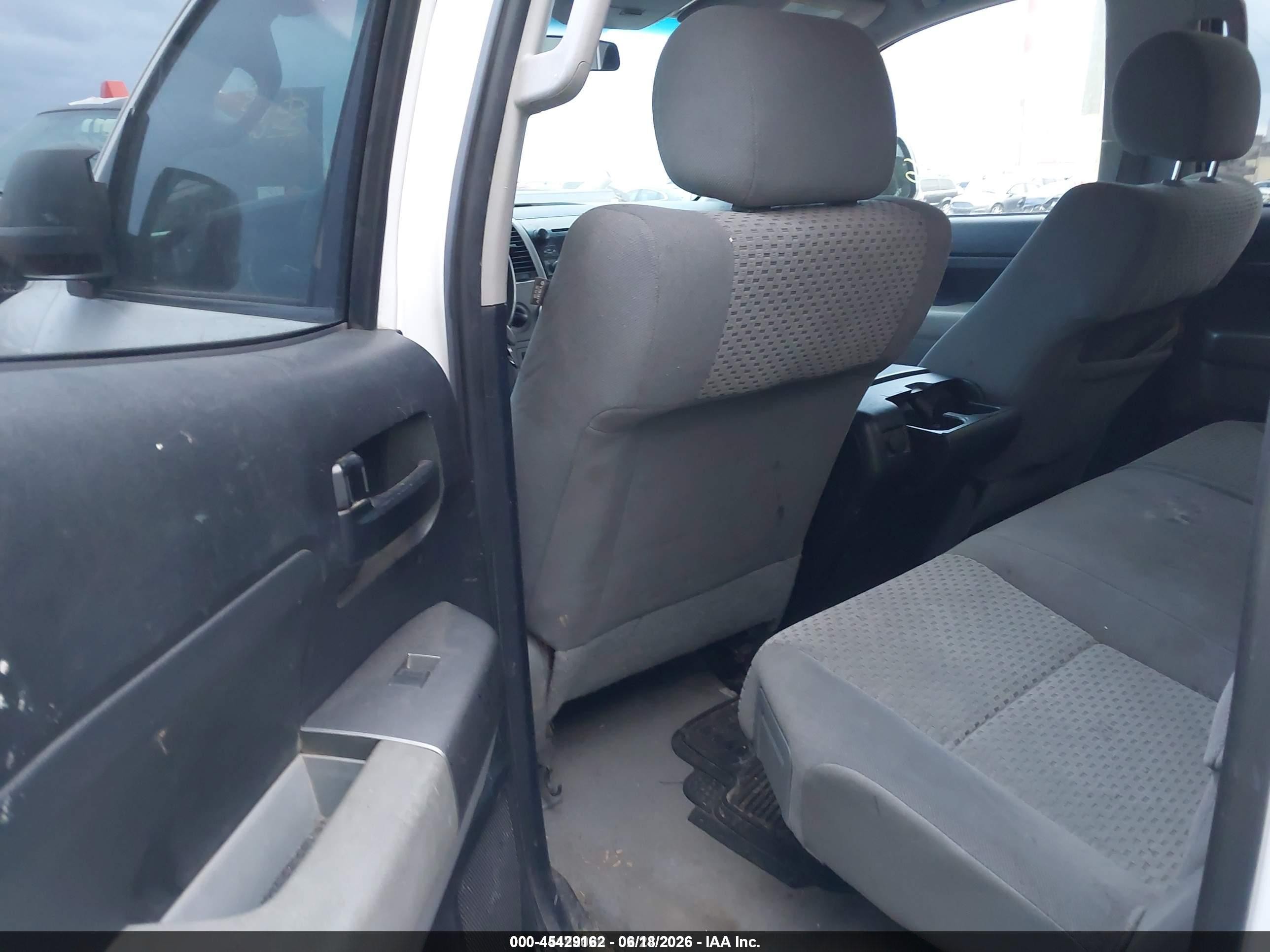 2011 Toyota Tundra Grade 5.7l V8 White vin: 5TFUW5F16BX189373