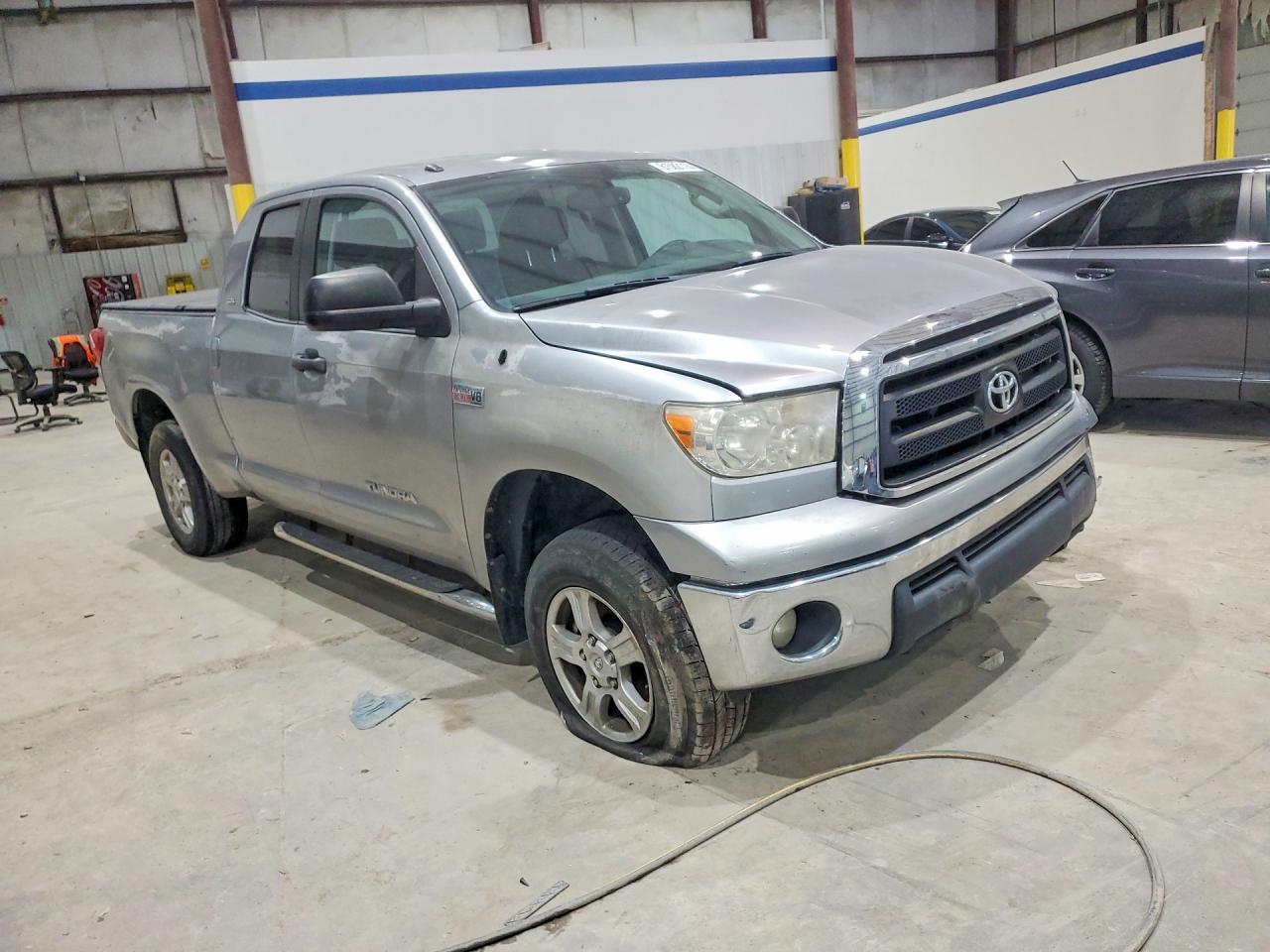 2013 Toyota Tundra Double Cab Sr5 Серебряный vin: 5TFUW5F16DX319221