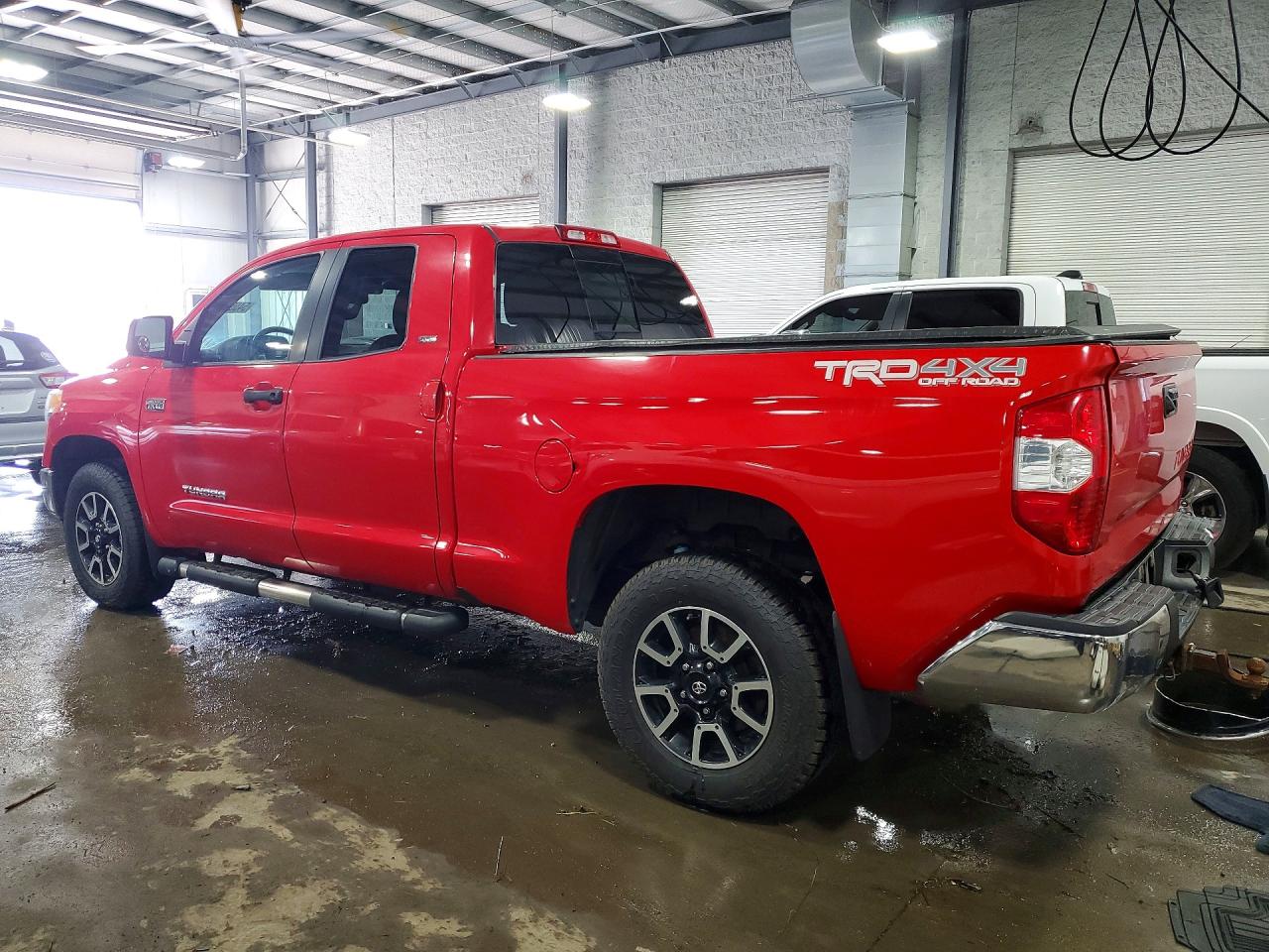 2014 Toyota Tundra Sr5 Red vin: 5TFUW5F16EX330284