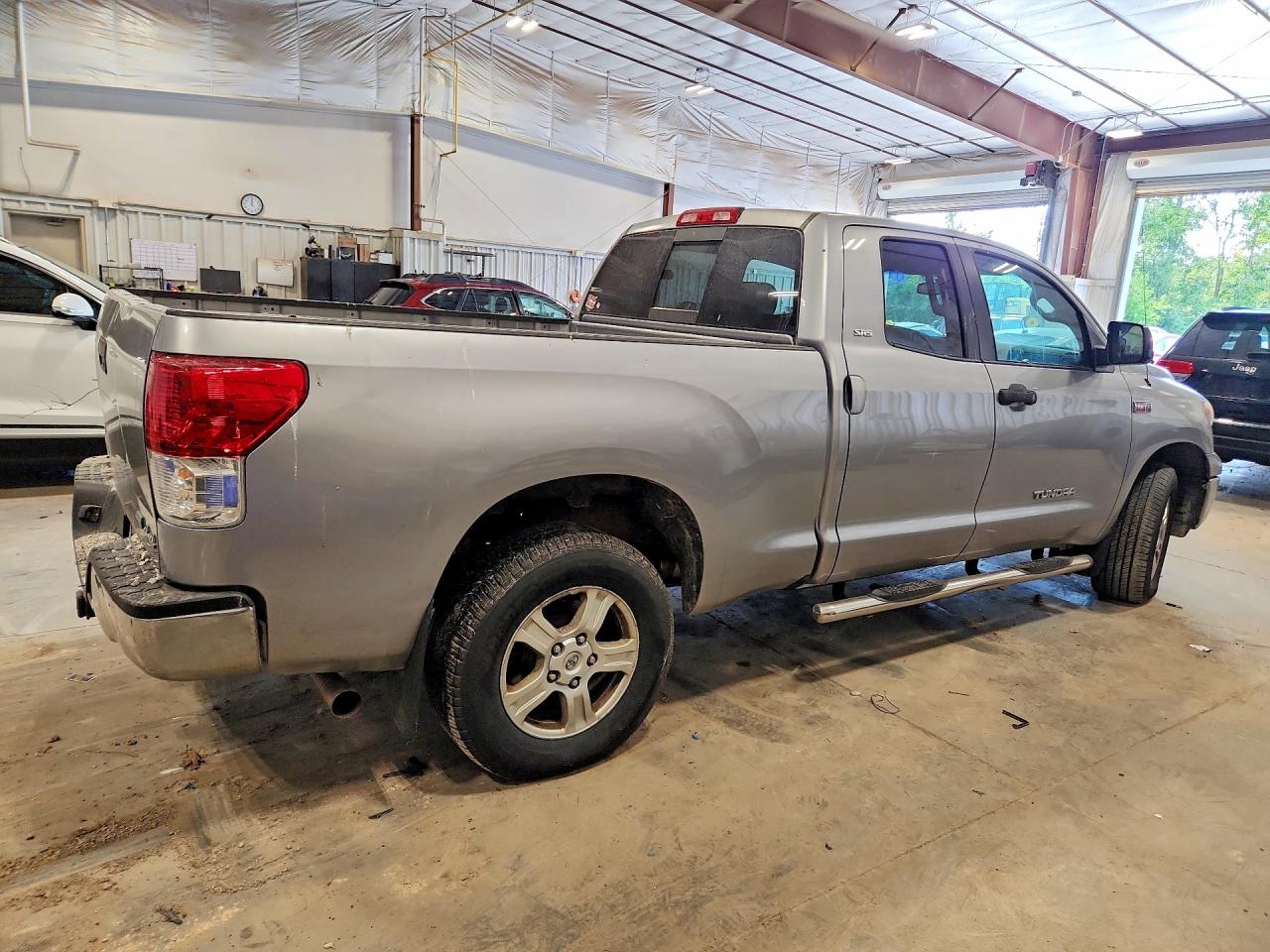 2010 Toyota Tundra Double Cab Sr5 Silver vin: 5TFUW5F17AX096294