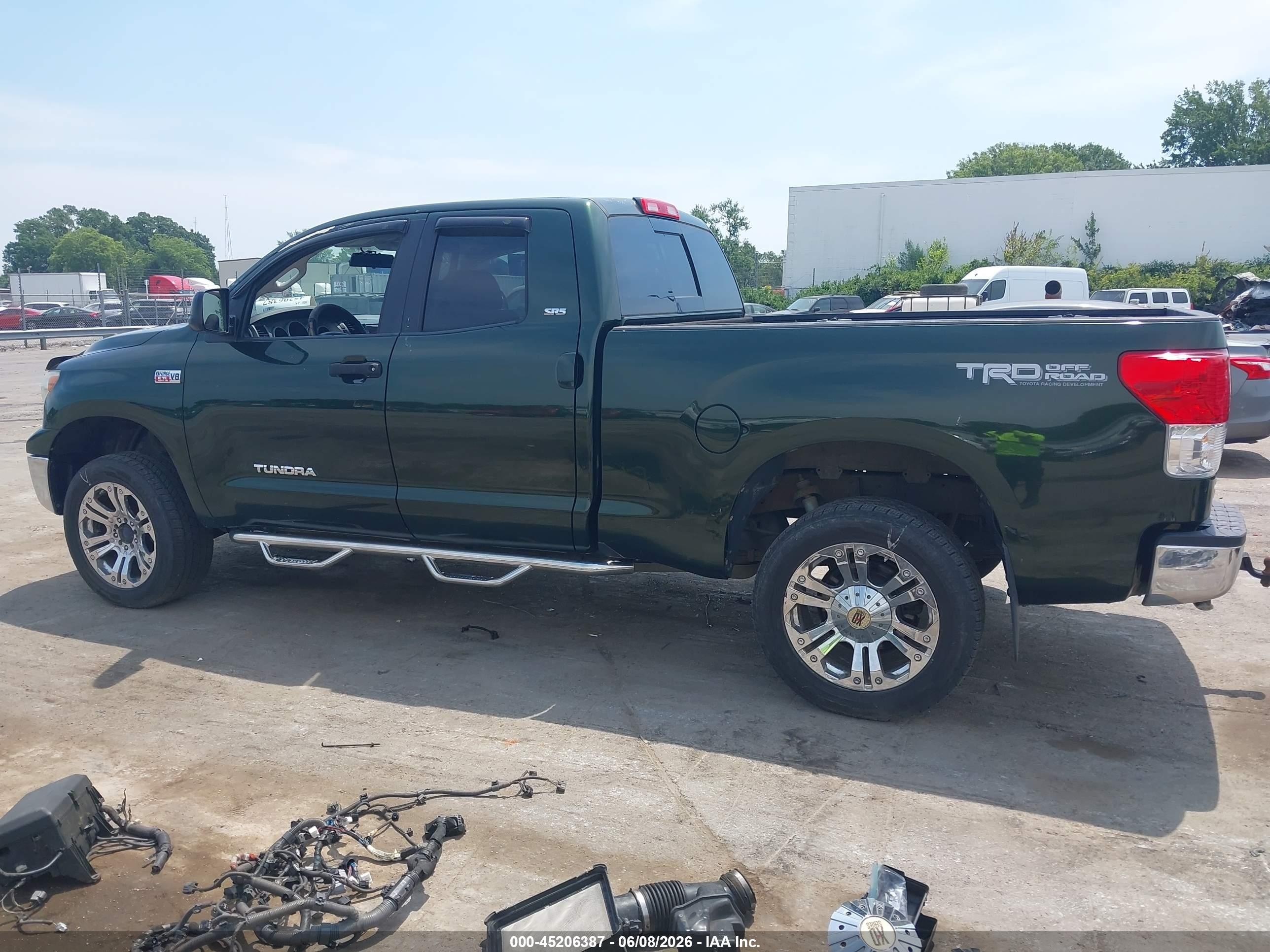 2011 Toyota Tundra Grade 5.7l V8 Green vin: 5TFUW5F18BX200714
