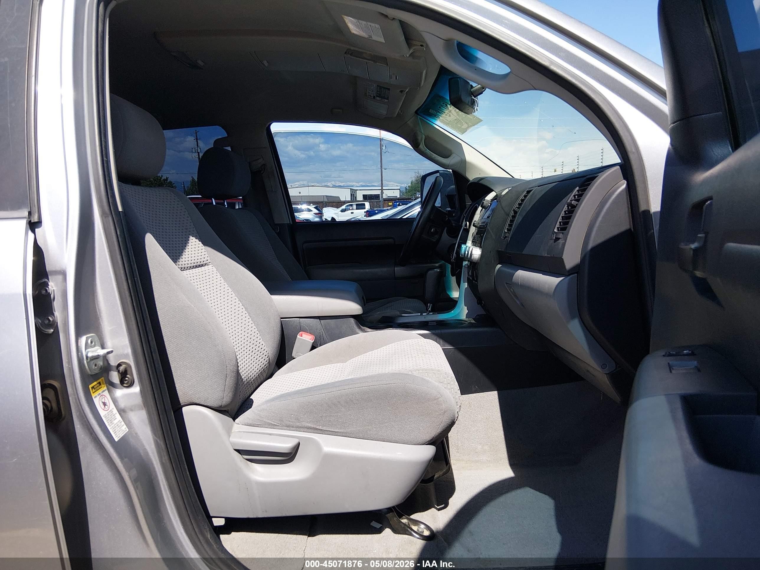 2010 Toyota Tundra Grade 5.7l V8 Серебряный vin: 5TFUW5F19AX141817