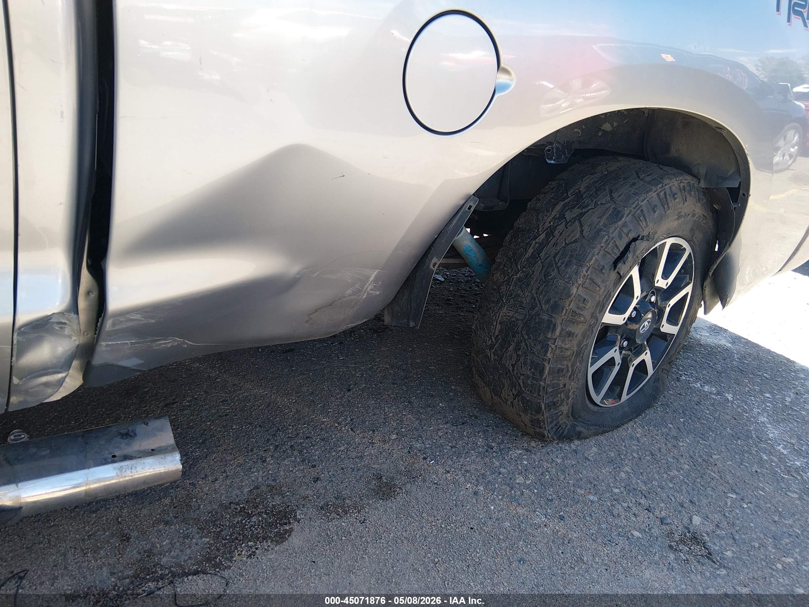 2010 Toyota Tundra Grade 5.7l V8 Серебряный vin: 5TFUW5F19AX141817