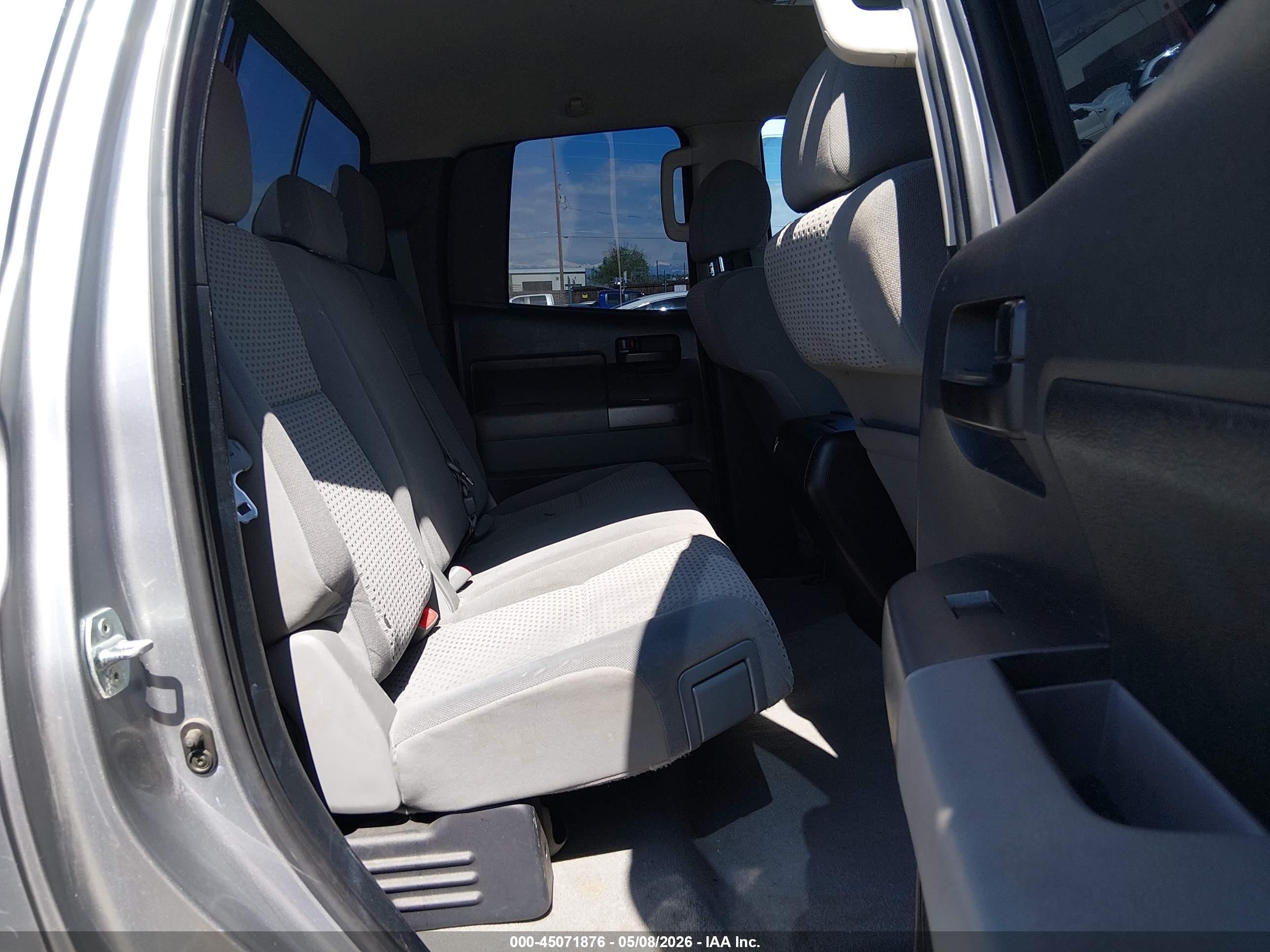 2010 Toyota Tundra Grade 5.7l V8 Серебряный vin: 5TFUW5F19AX141817