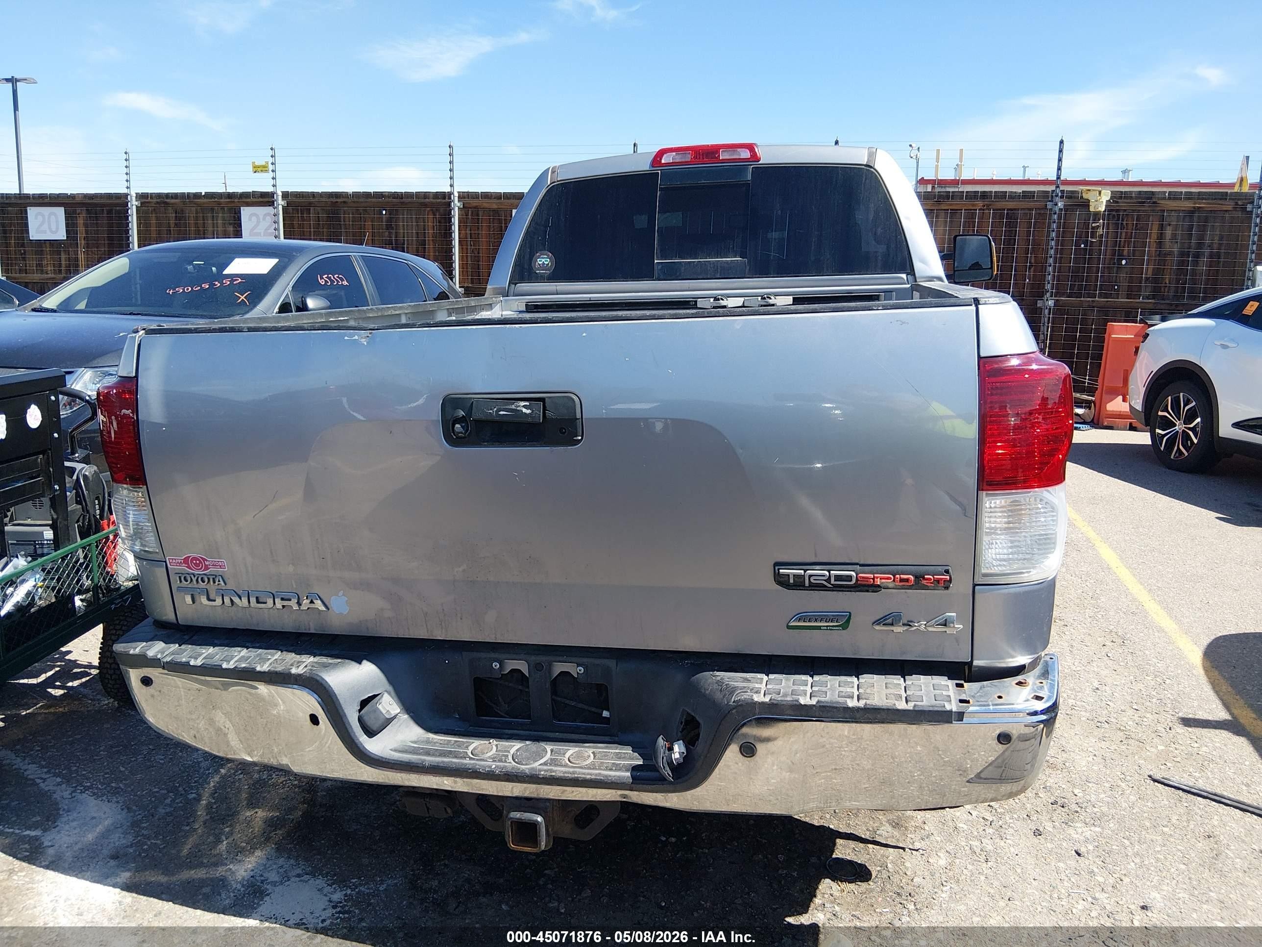 2010 Toyota Tundra Grade 5.7l V8 Серебряный vin: 5TFUW5F19AX141817