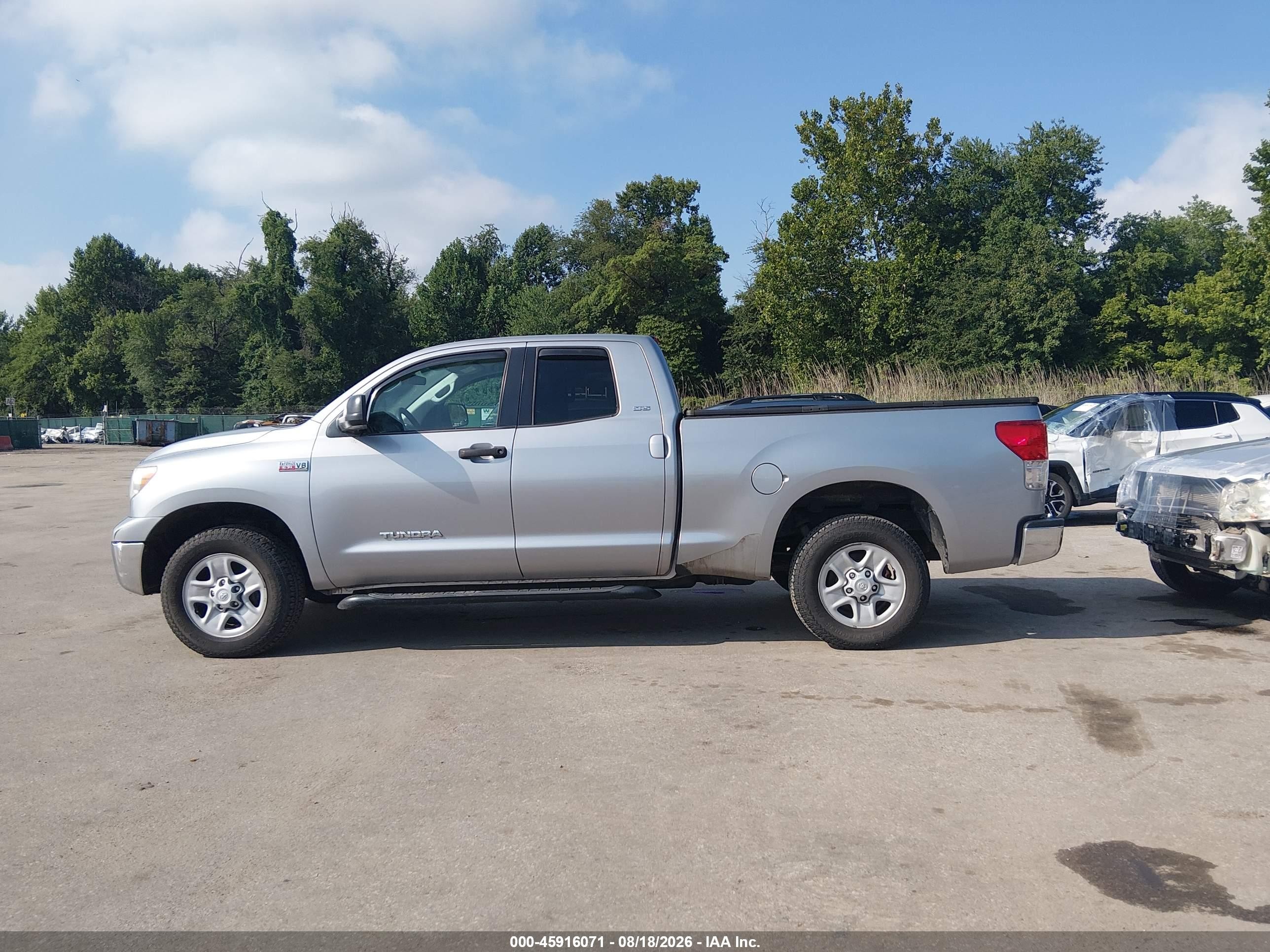 2011 Toyota Tundra Grade 5.7l V8 Silver vin: 5TFUW5F19BX161700