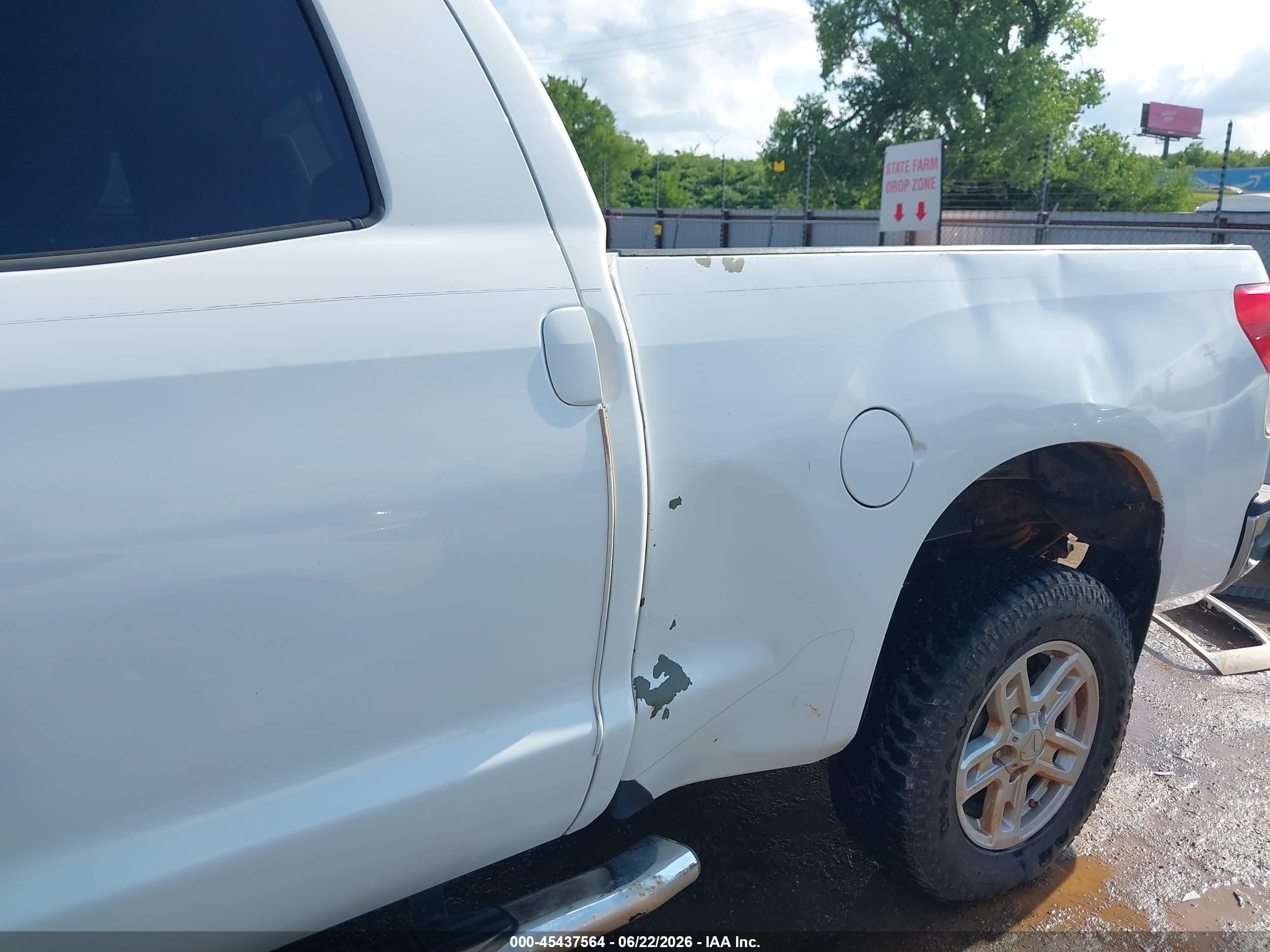 2012 Toyota Tundra Grade 5.7l V8 Белый vin: 5TFUW5F19CX263175