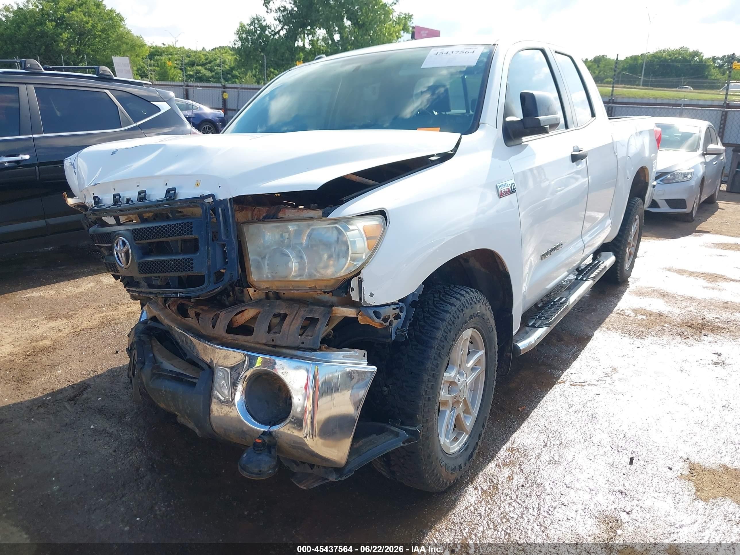 2012 Toyota Tundra Grade 5.7l V8 Белый vin: 5TFUW5F19CX263175
