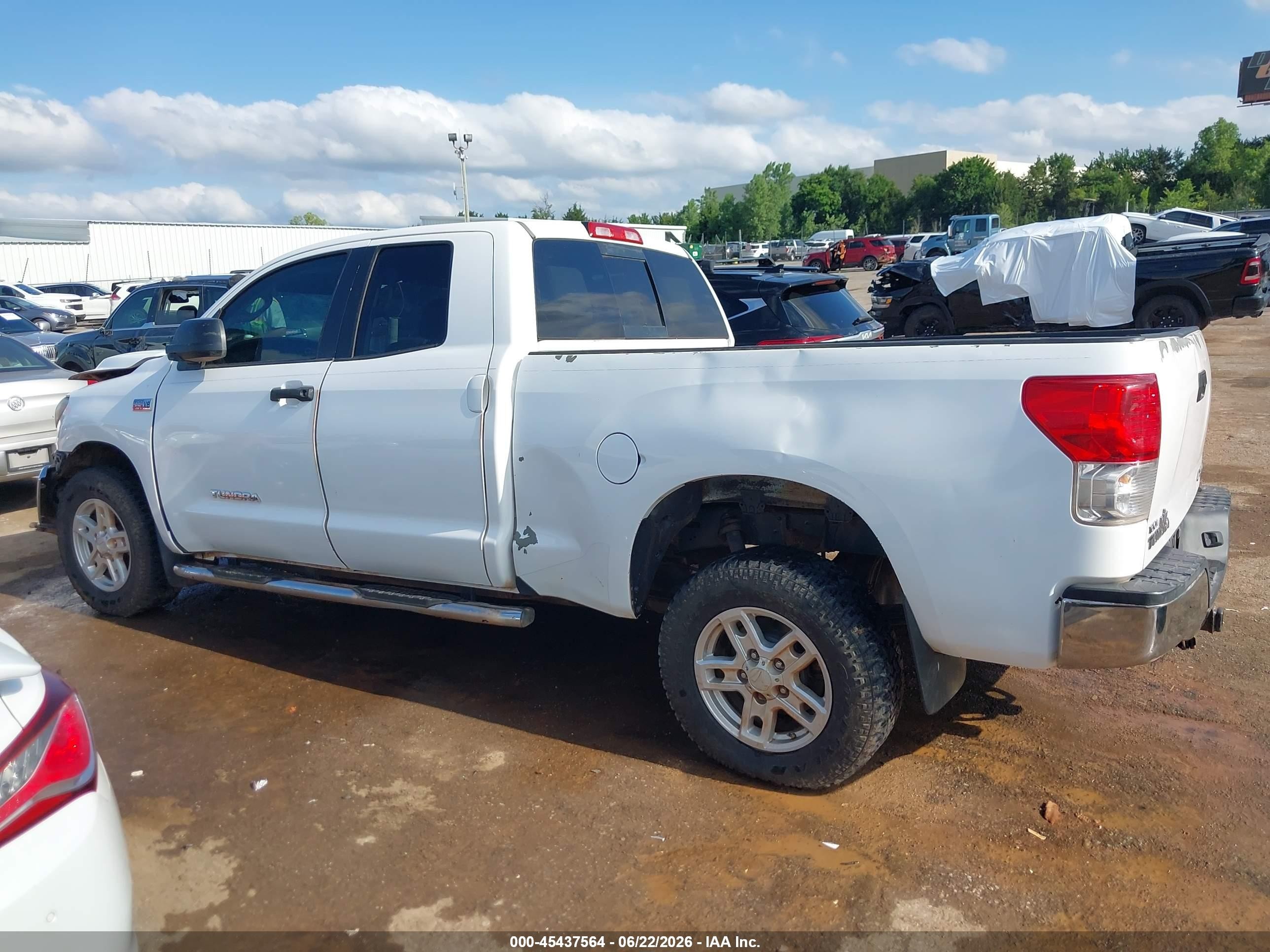 2012 Toyota Tundra Grade 5.7l V8 Белый vin: 5TFUW5F19CX263175