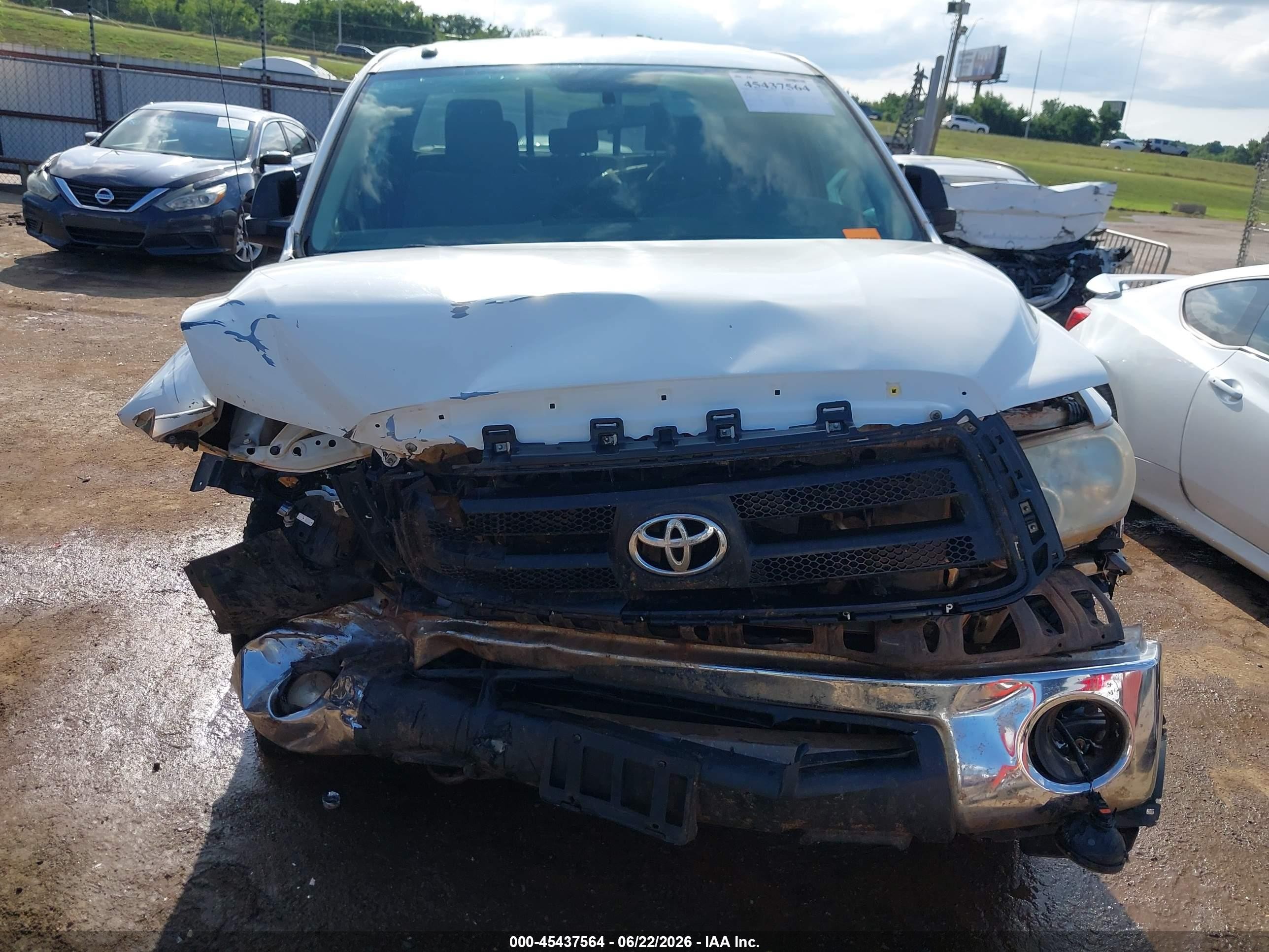 2012 Toyota Tundra Grade 5.7l V8 Белый vin: 5TFUW5F19CX263175