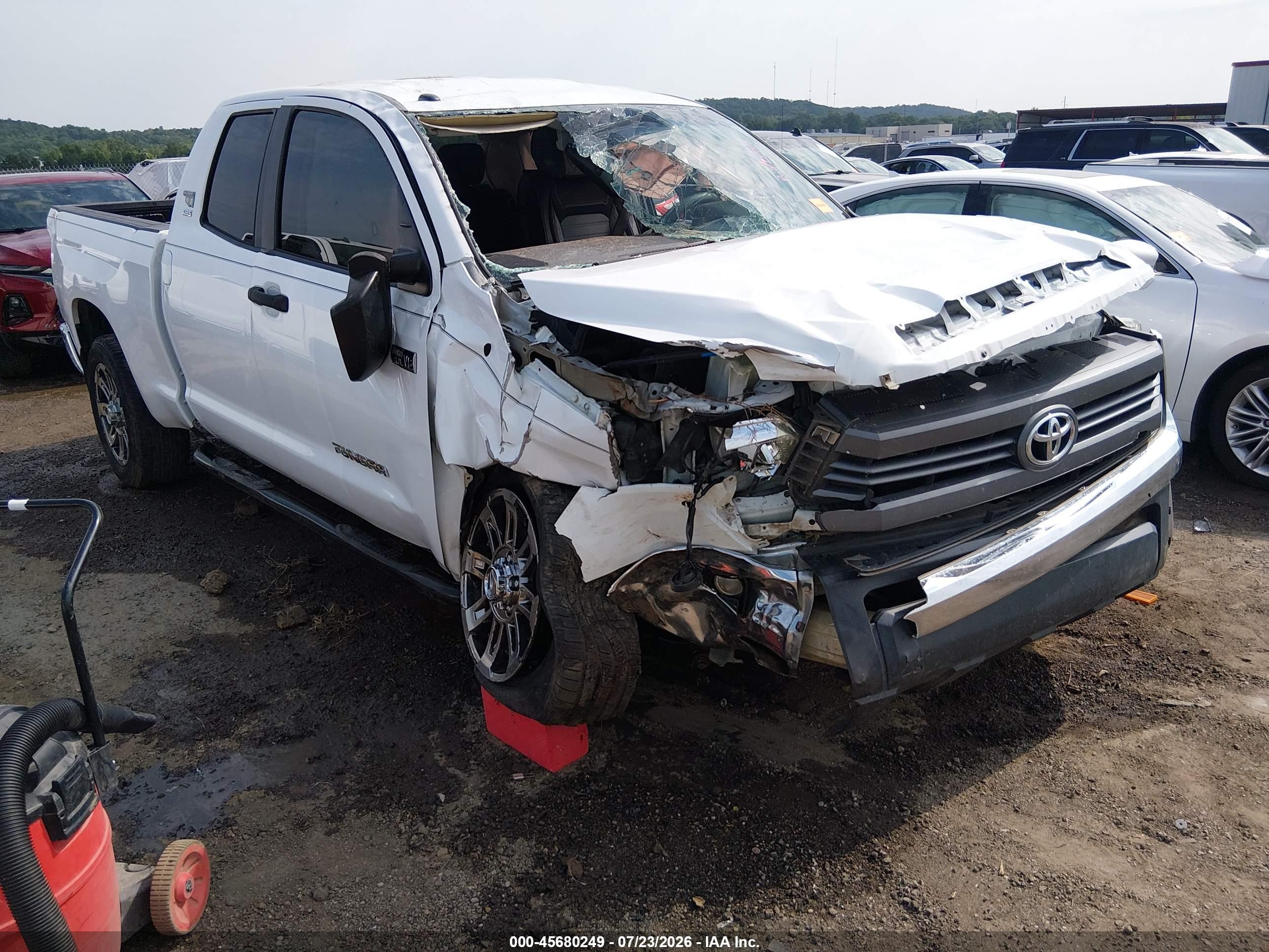 2014 Toyota Tundra Sr5 5.7l V8 White vin: 5TFUW5F19EX336869