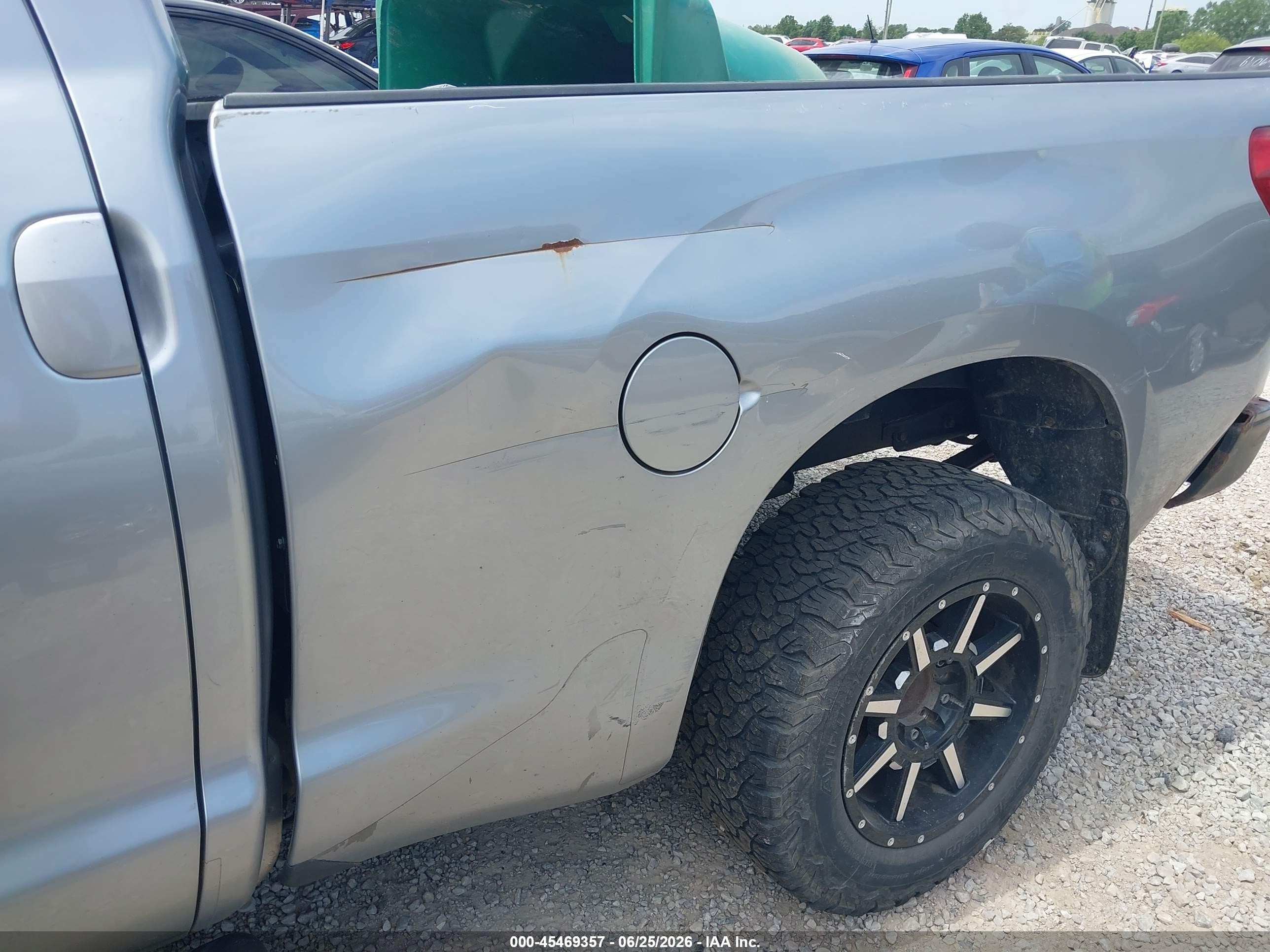 2010 Toyota Tundra Grade 5.7l V8 Silver vin: 5TFUW5F1XAX153605