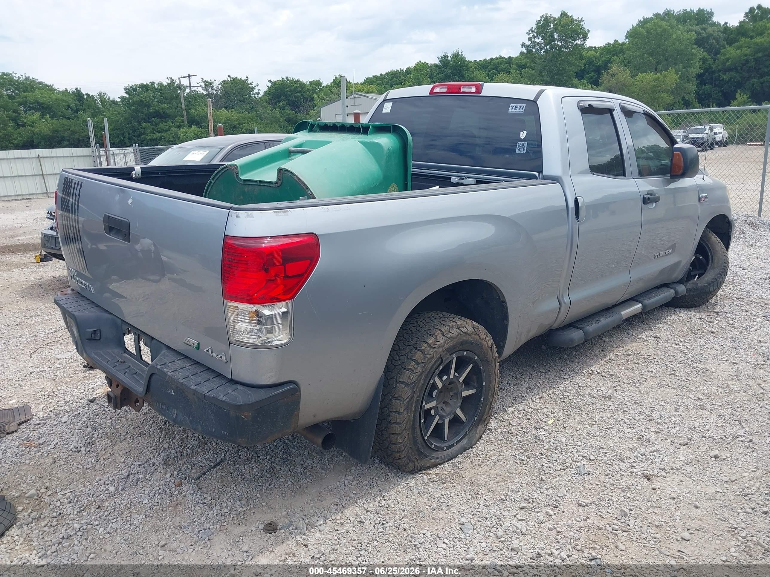 2010 Toyota Tundra Grade 5.7l V8 Silver vin: 5TFUW5F1XAX153605