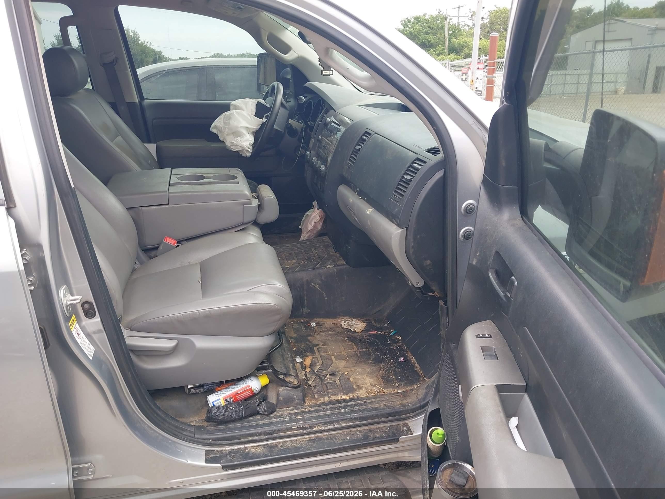2010 Toyota Tundra Grade 5.7l V8 Silver vin: 5TFUW5F1XAX153605