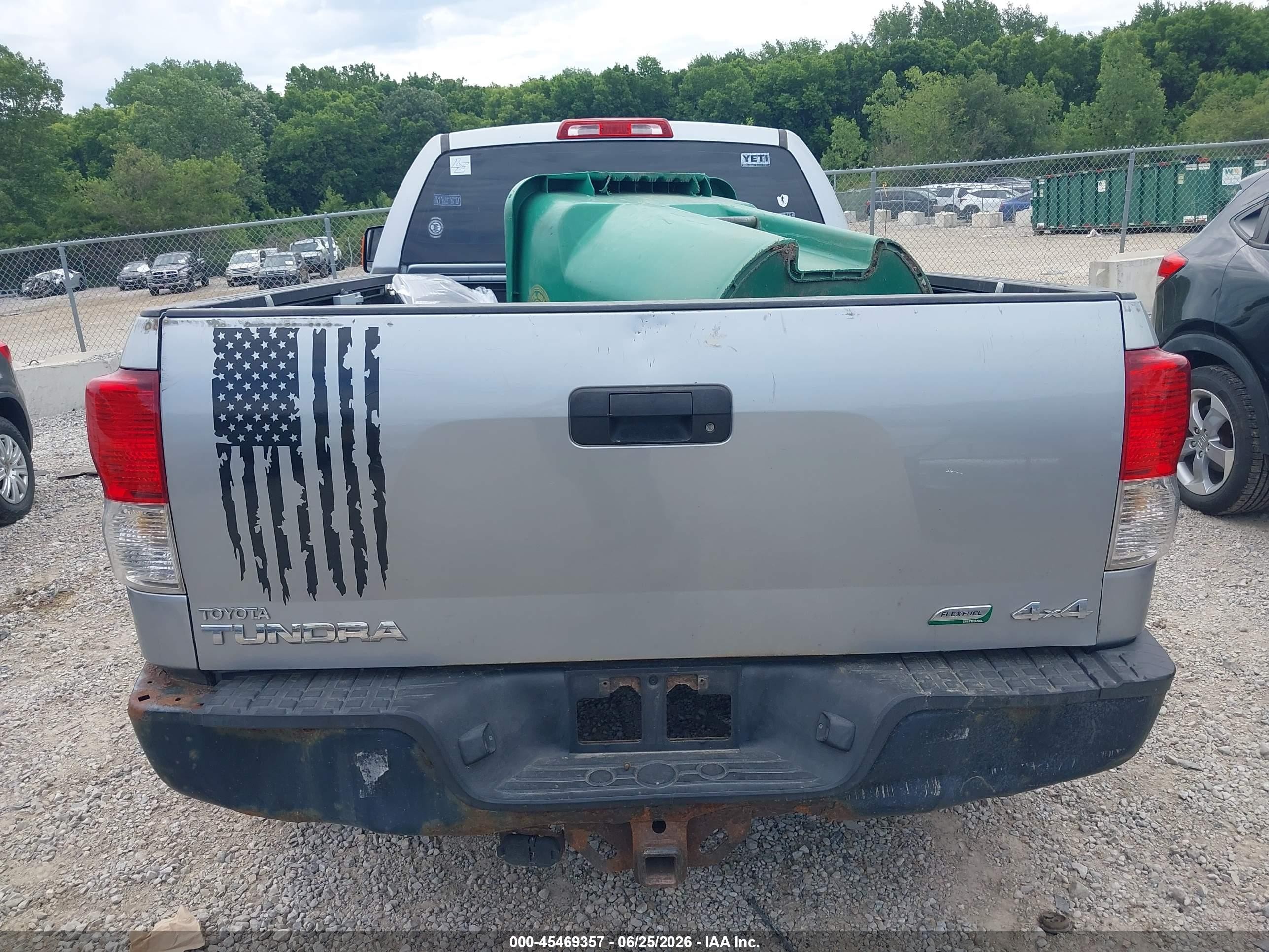 2010 Toyota Tundra Grade 5.7l V8 Silver vin: 5TFUW5F1XAX153605