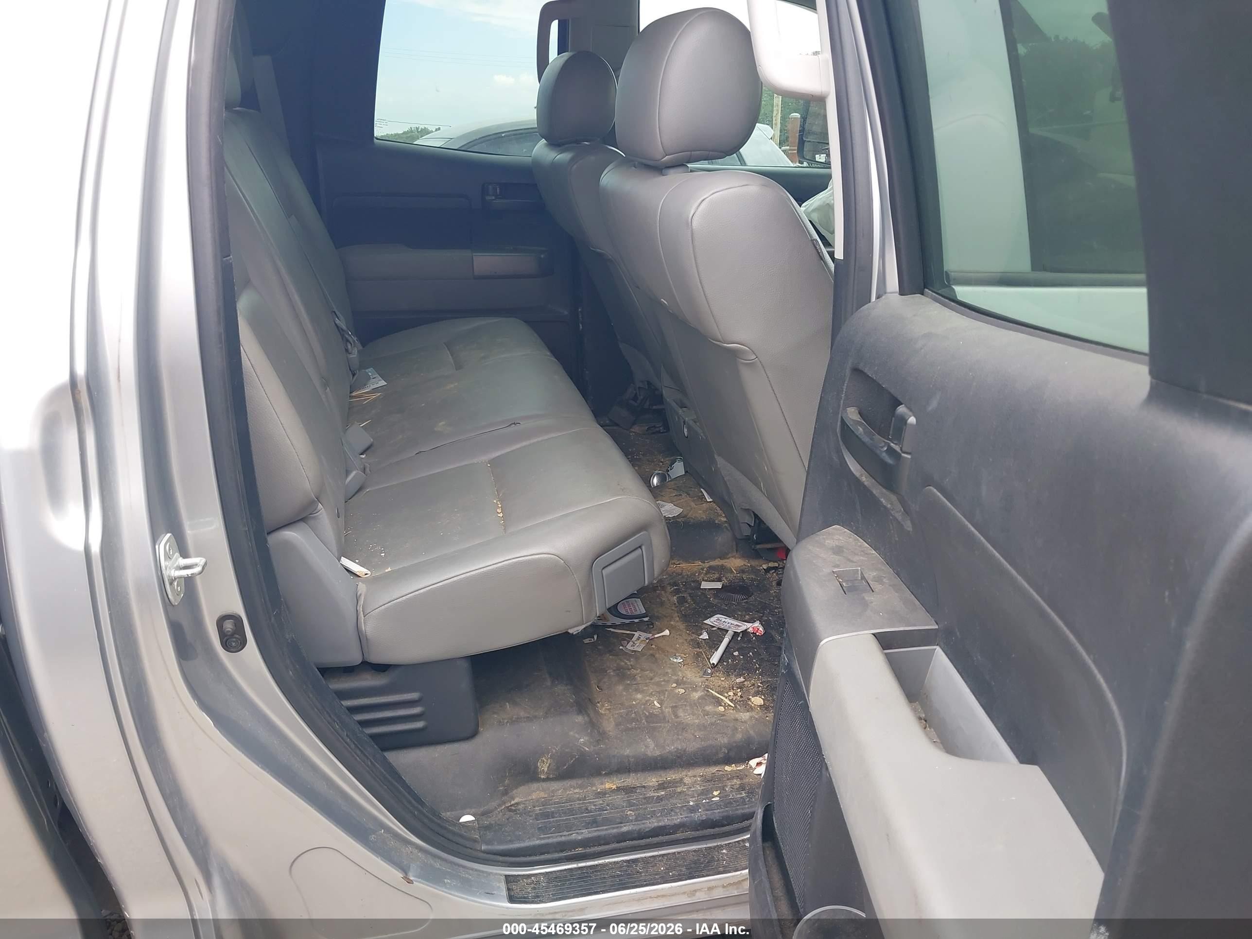 2010 Toyota Tundra Grade 5.7l V8 Silver vin: 5TFUW5F1XAX153605