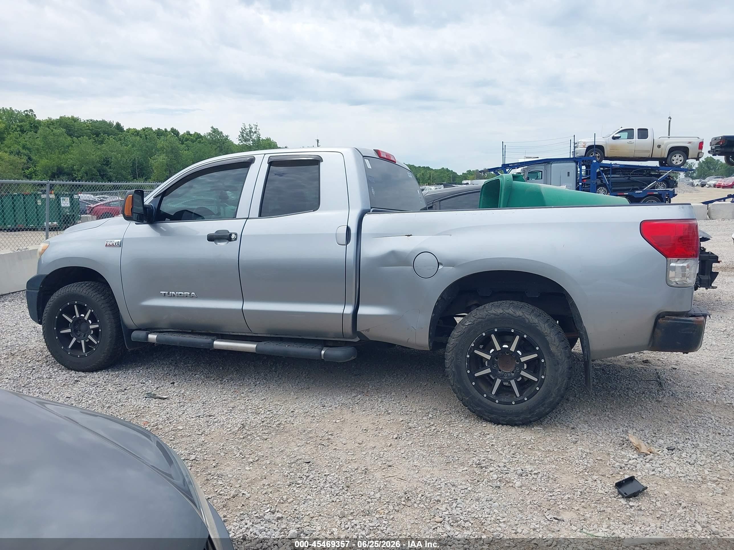 2010 Toyota Tundra Grade 5.7l V8 Silver vin: 5TFUW5F1XAX153605