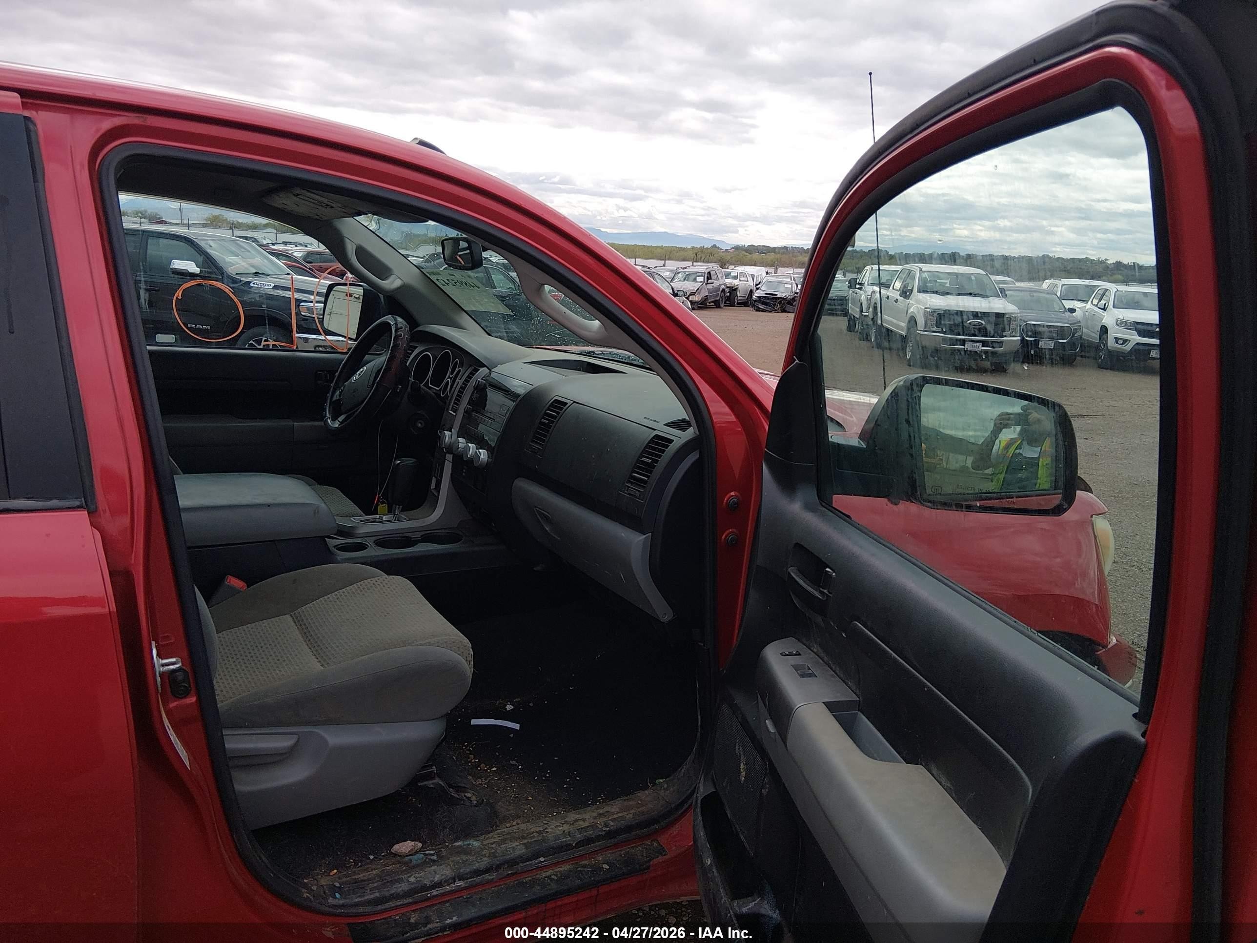 2012 Toyota Tundra Grade 5.7l V8 Красный vin: 5TFUW5F1XCX240598