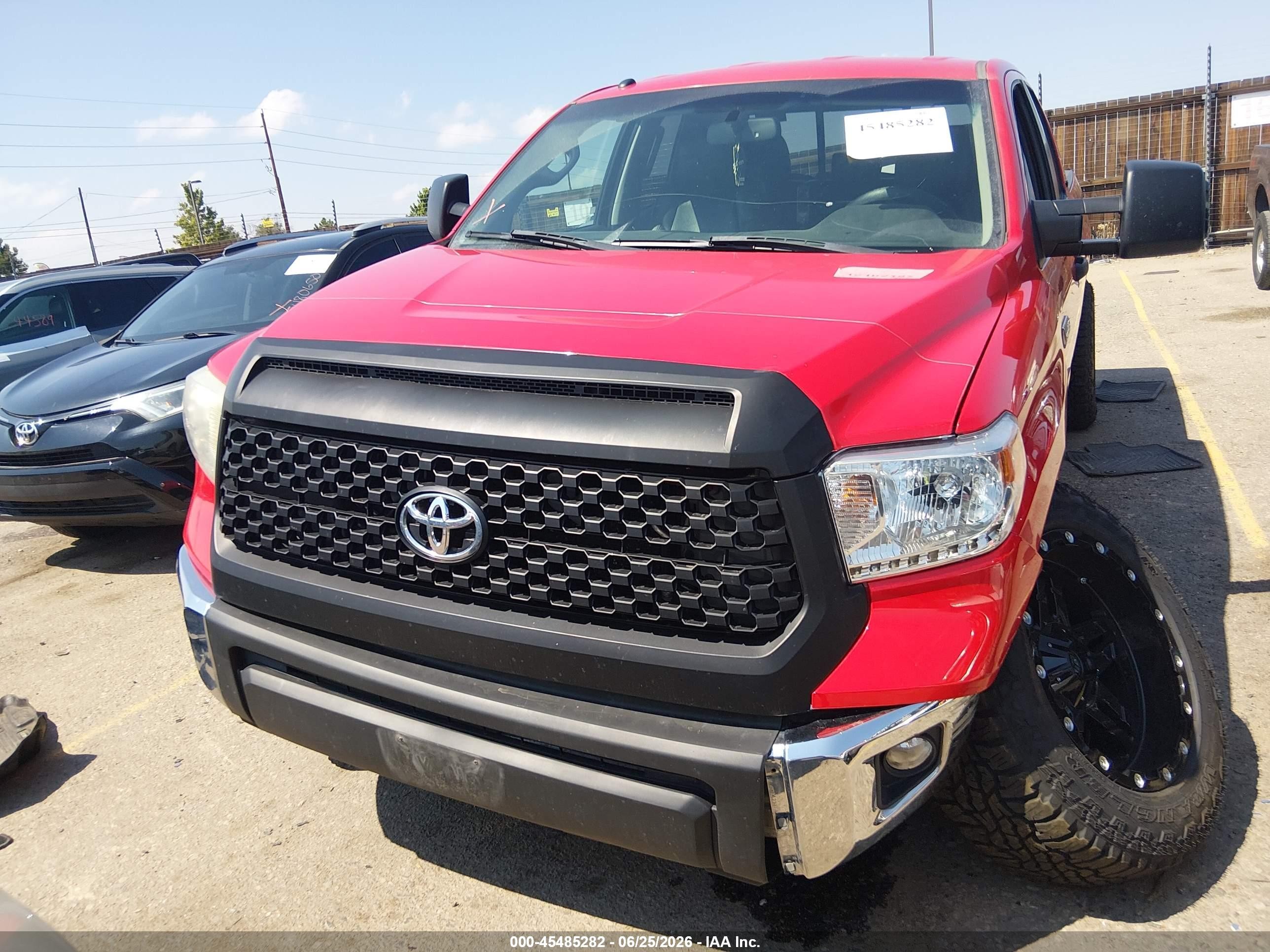 2014 Toyota Tundra Sr5 5.7l V8 Red vin: 5TFUW5F1XEX396109