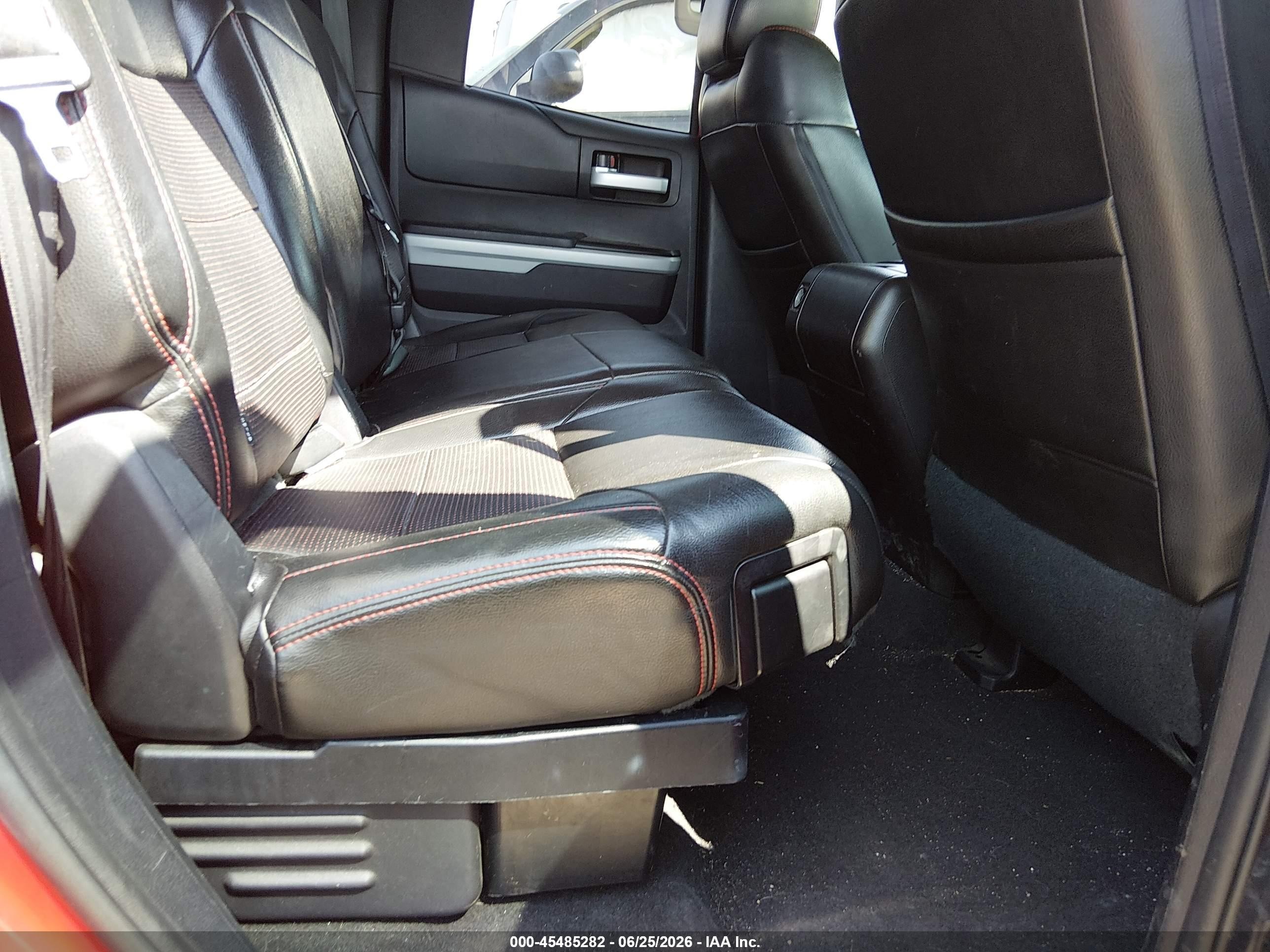 2014 Toyota Tundra Sr5 5.7l V8 Red vin: 5TFUW5F1XEX396109