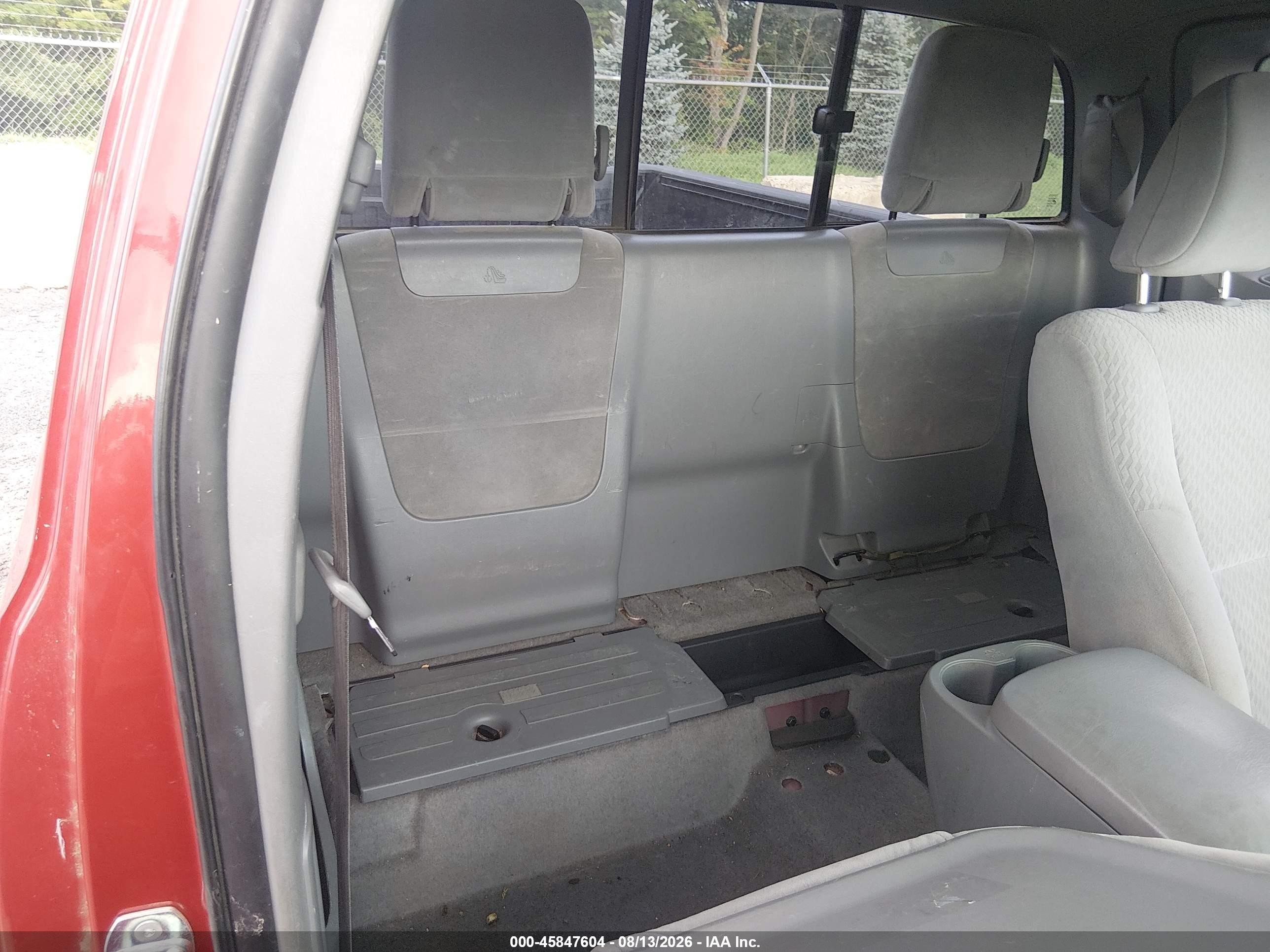 2011 Toyota Tacoma   Red vin: 5TFUX4EN0BX003824