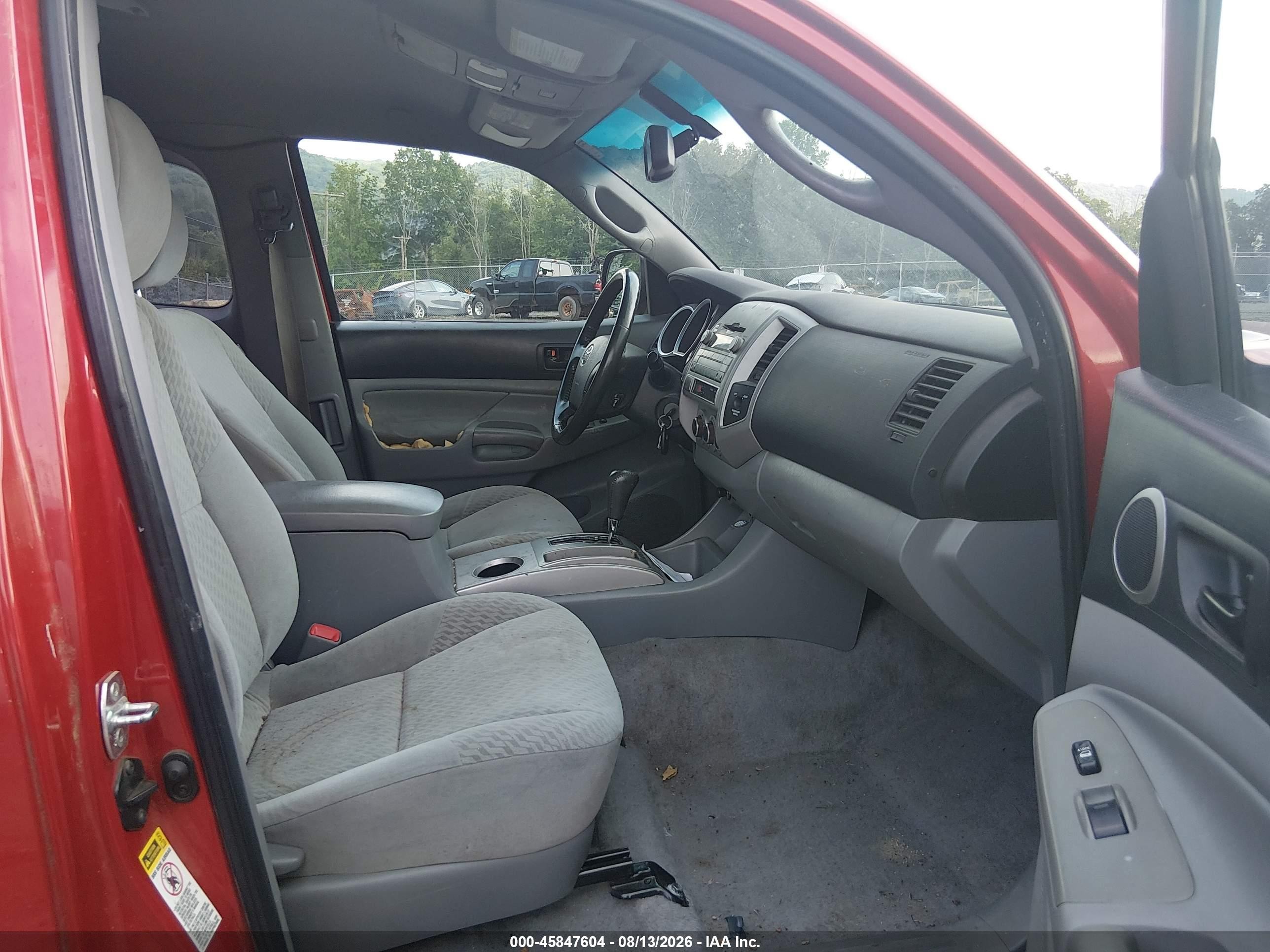 2011 Toyota Tacoma   Red vin: 5TFUX4EN0BX003824