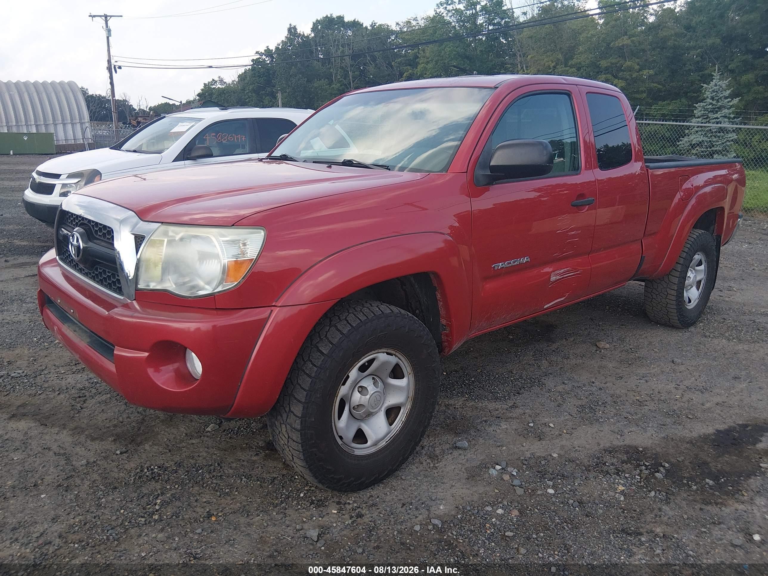 2011 Toyota Tacoma   Red vin: 5TFUX4EN0BX003824