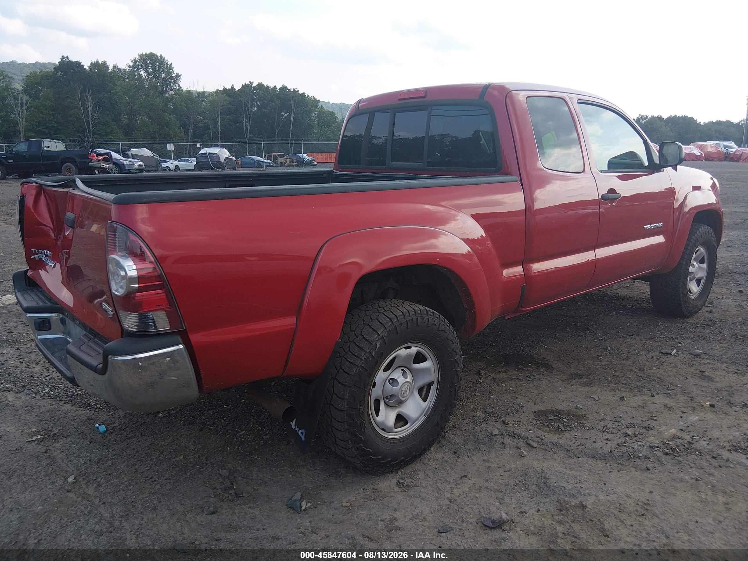 2011 Toyota Tacoma   Red vin: 5TFUX4EN0BX003824