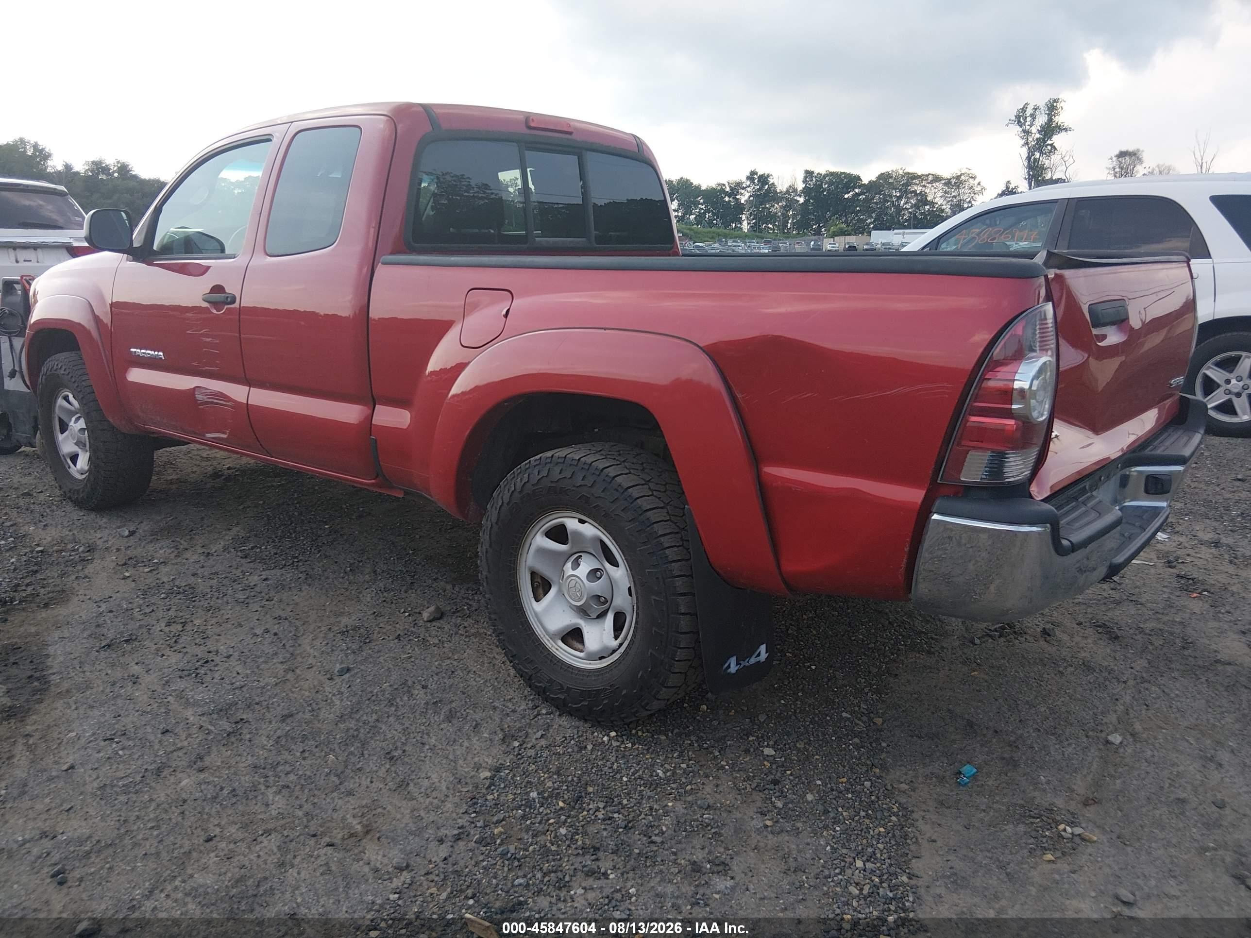 2011 Toyota Tacoma   Red vin: 5TFUX4EN0BX003824