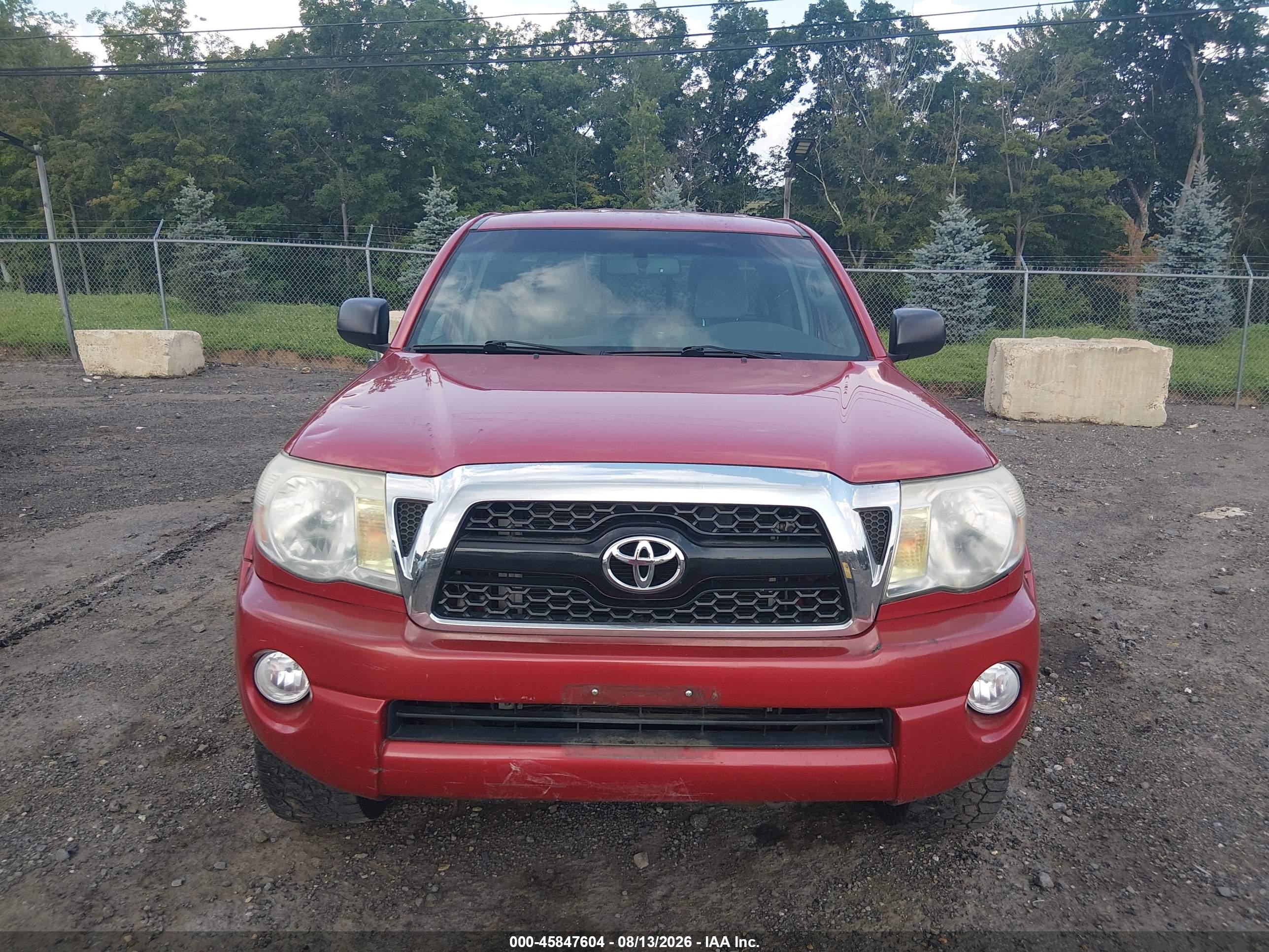 2011 Toyota Tacoma   Red vin: 5TFUX4EN0BX003824