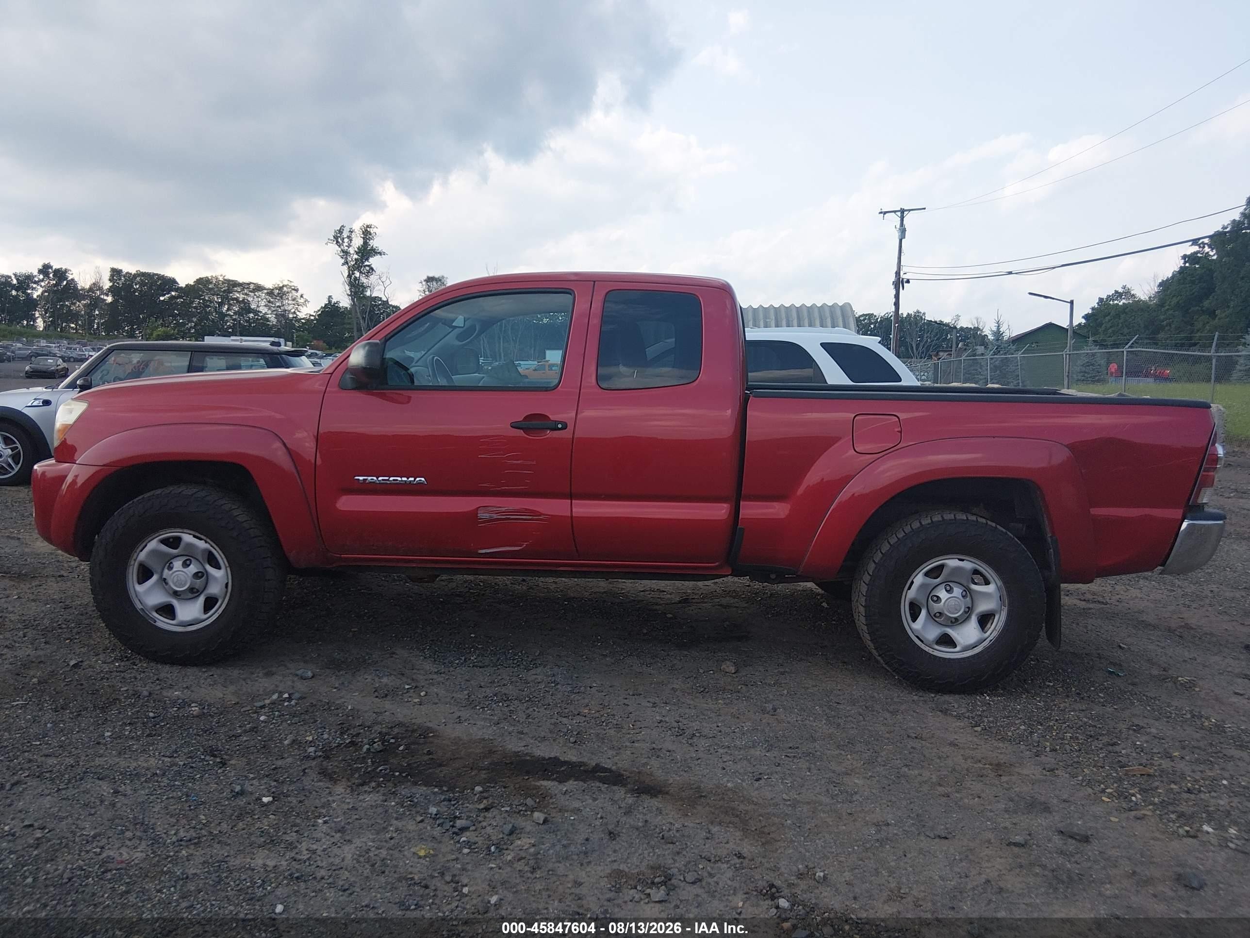 2011 Toyota Tacoma   Red vin: 5TFUX4EN0BX003824
