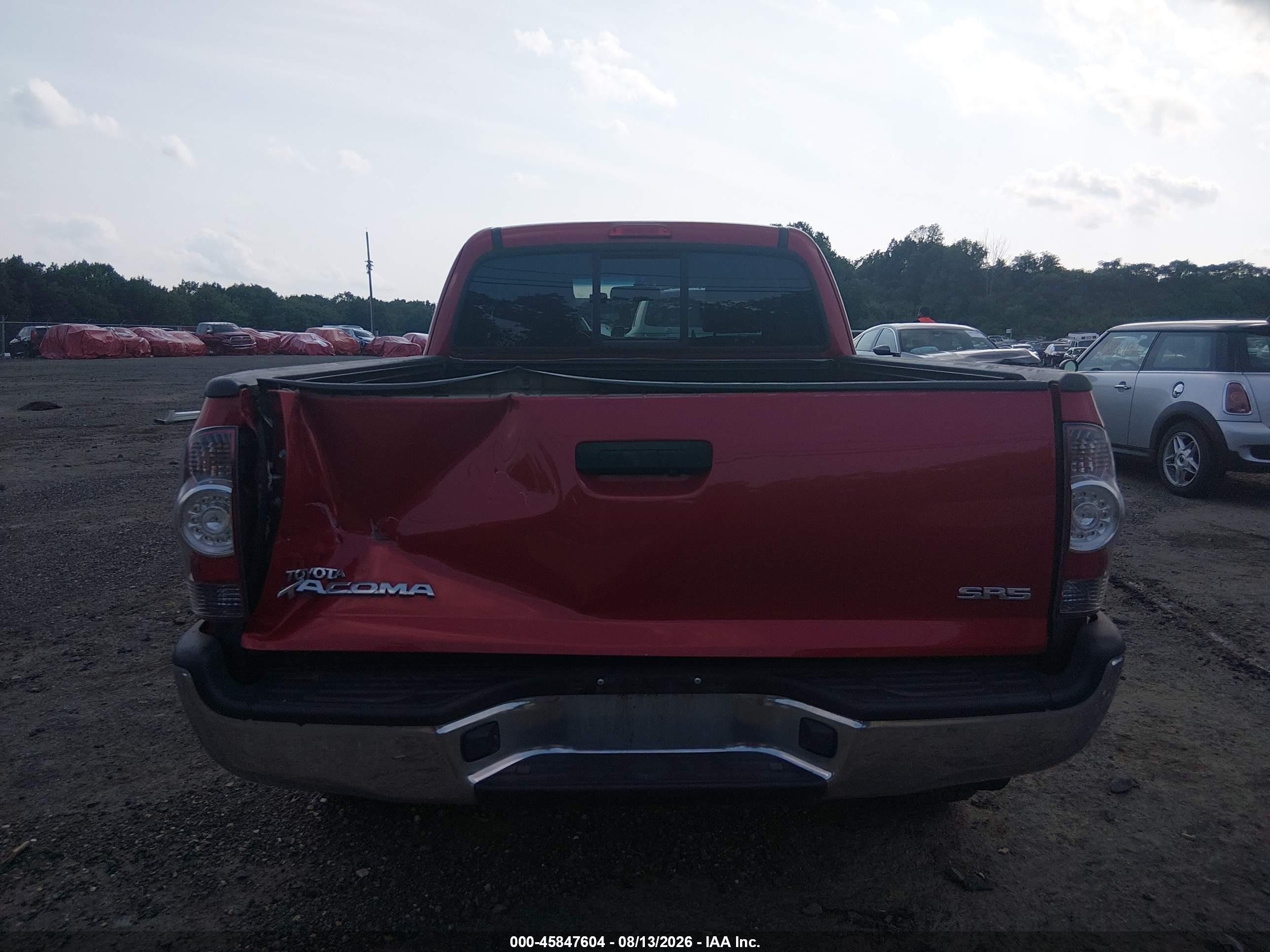 2011 Toyota Tacoma   Red vin: 5TFUX4EN0BX003824